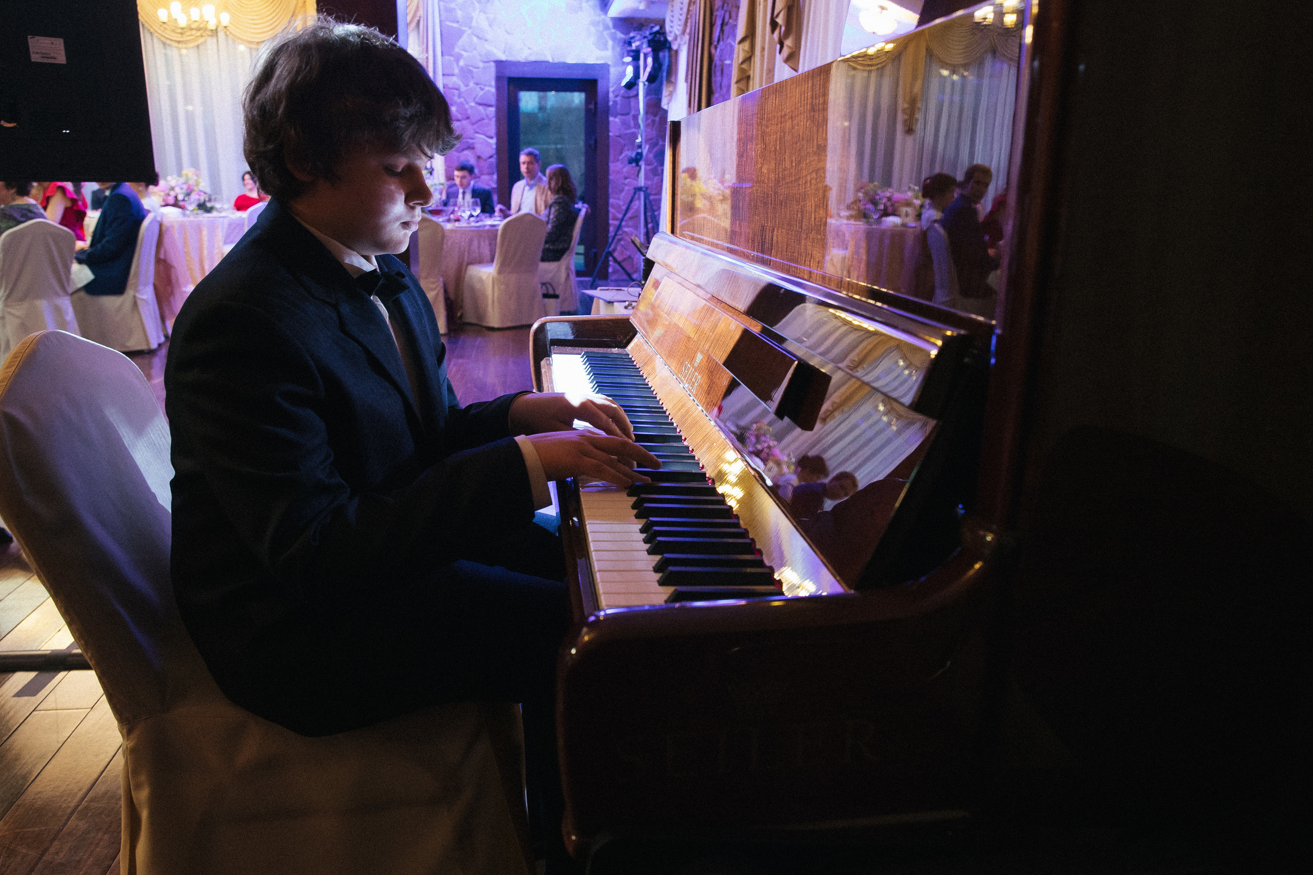 Юбилей. Фотосъёмка юбилея с дополнительным светом. КонТайм: профессиональная съемка для организаций