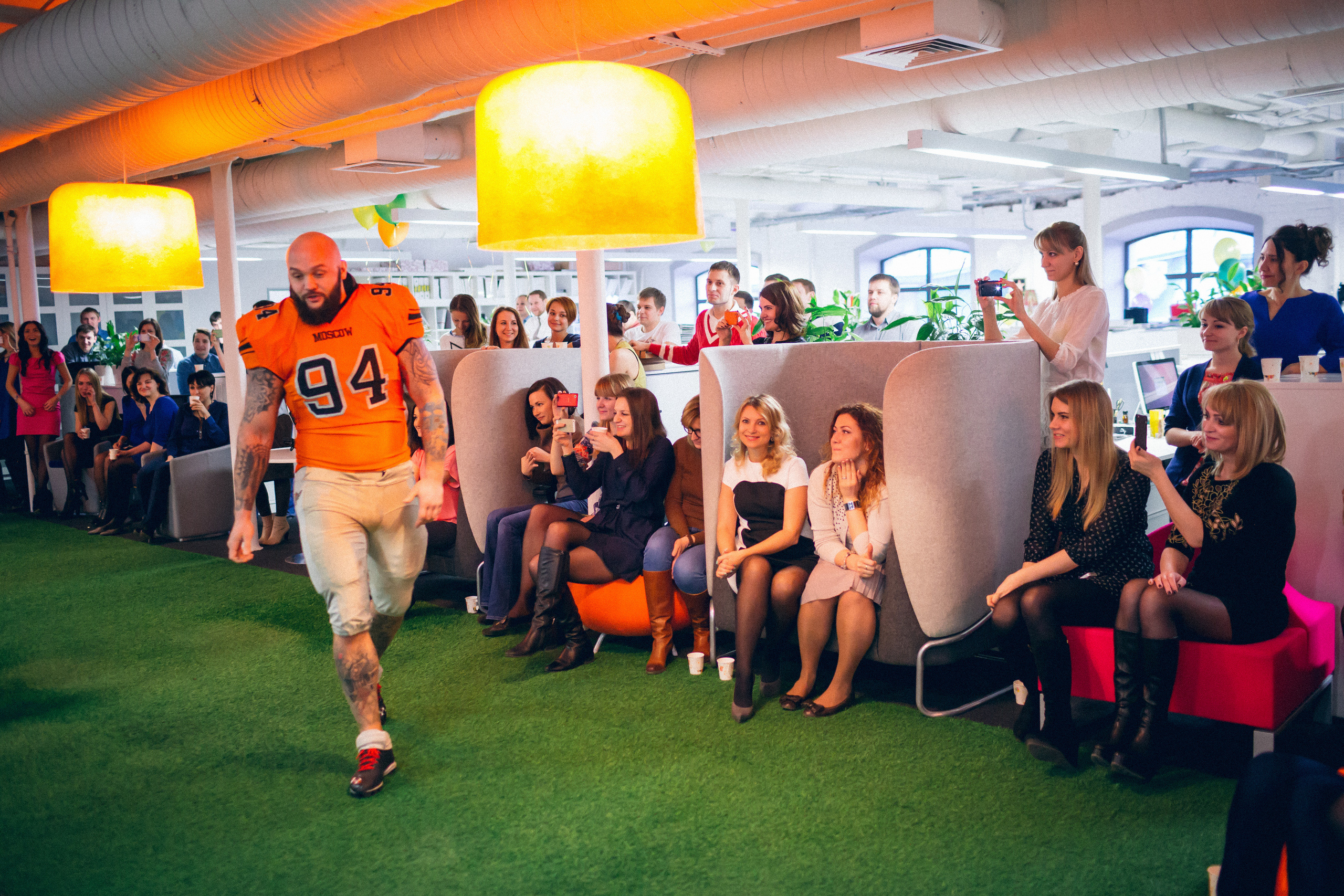 8-е марта в SmartCompany. КонТайм: профессиональная съемка для организаций