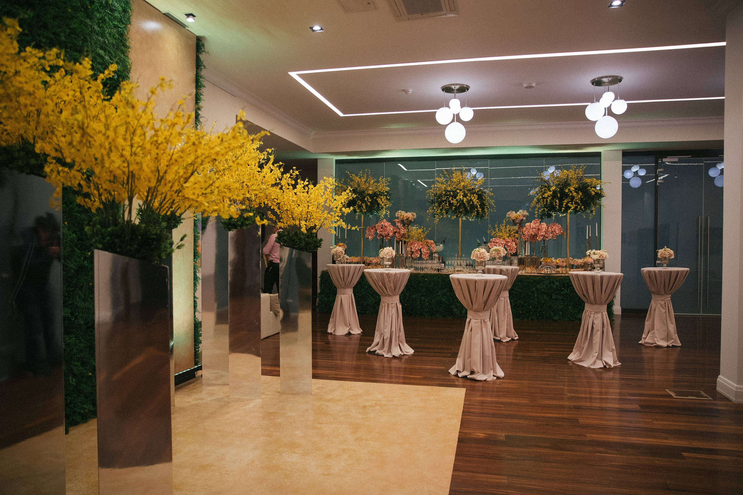 Юбилей. Фотосъёмка юбилея с дополнительным светом. КонТайм: профессиональная съемка для организаций