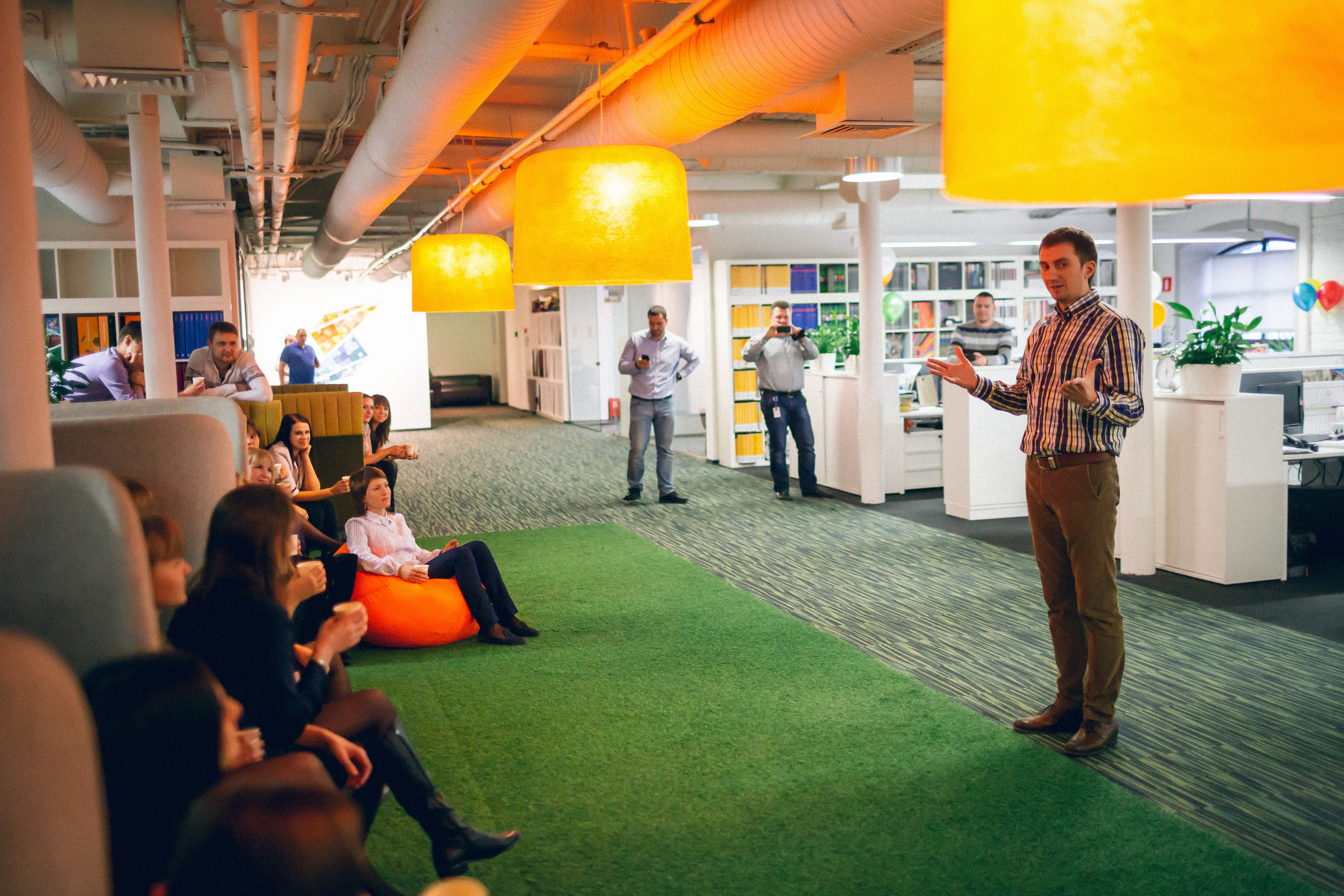 8-е марта в SmartCompany. КонТайм: профессиональная съемка для организаций