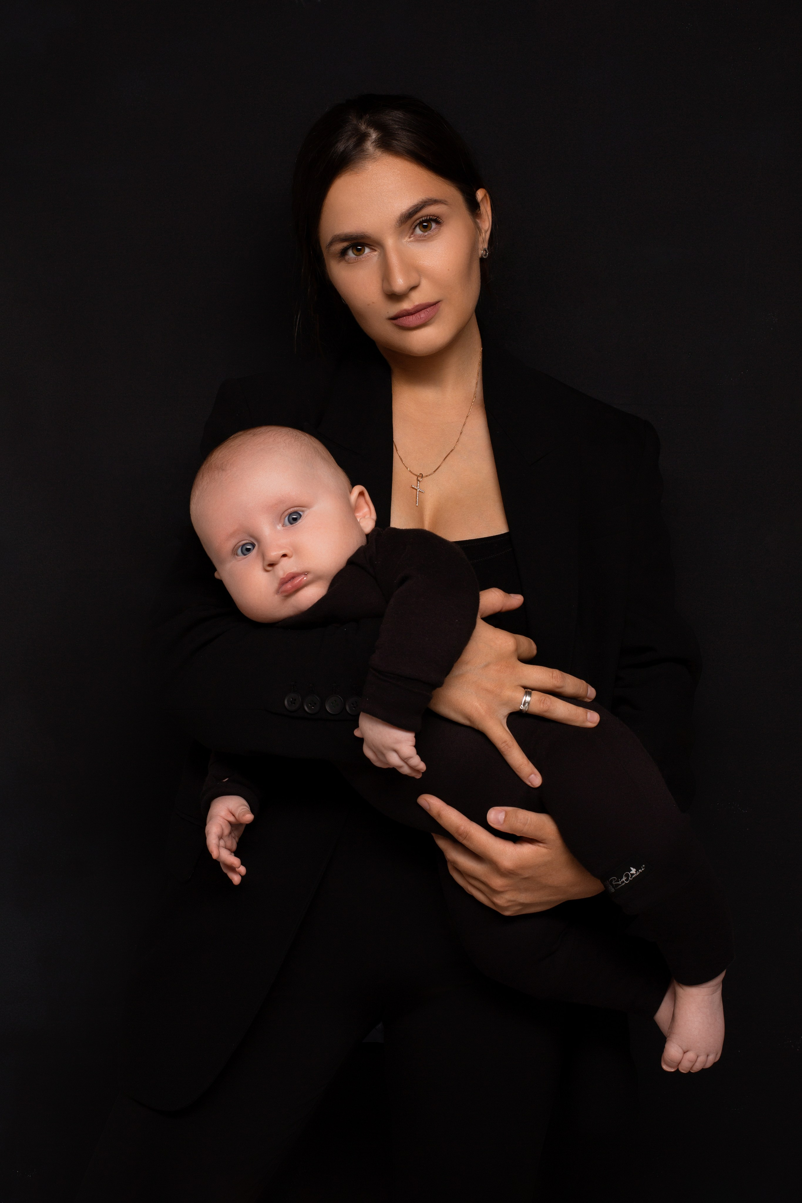 Мама и малыш. Фотограф в стиле минимализм Тюмень