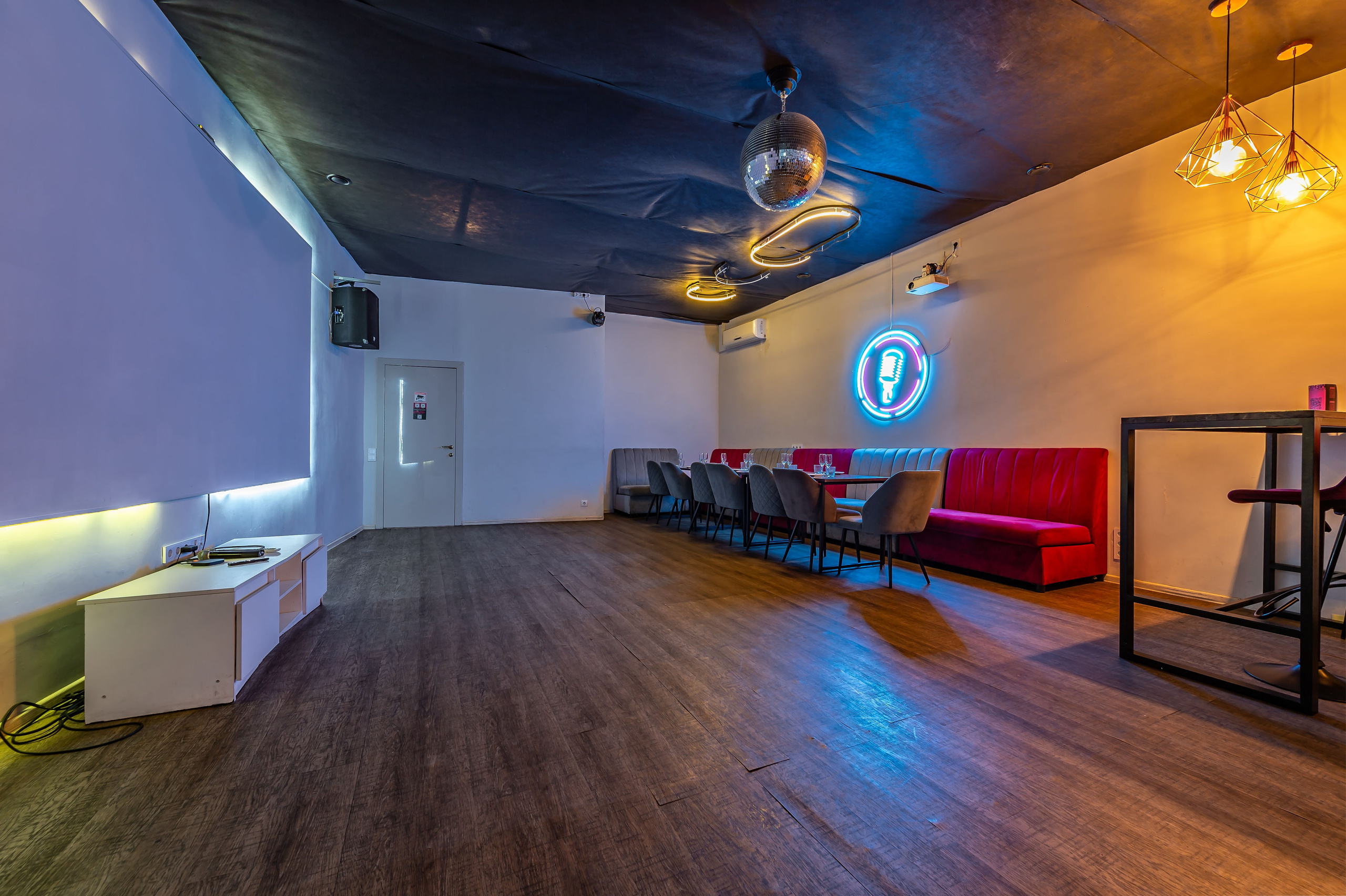 Диско. Аренда лофта в СПб для мероприятий
