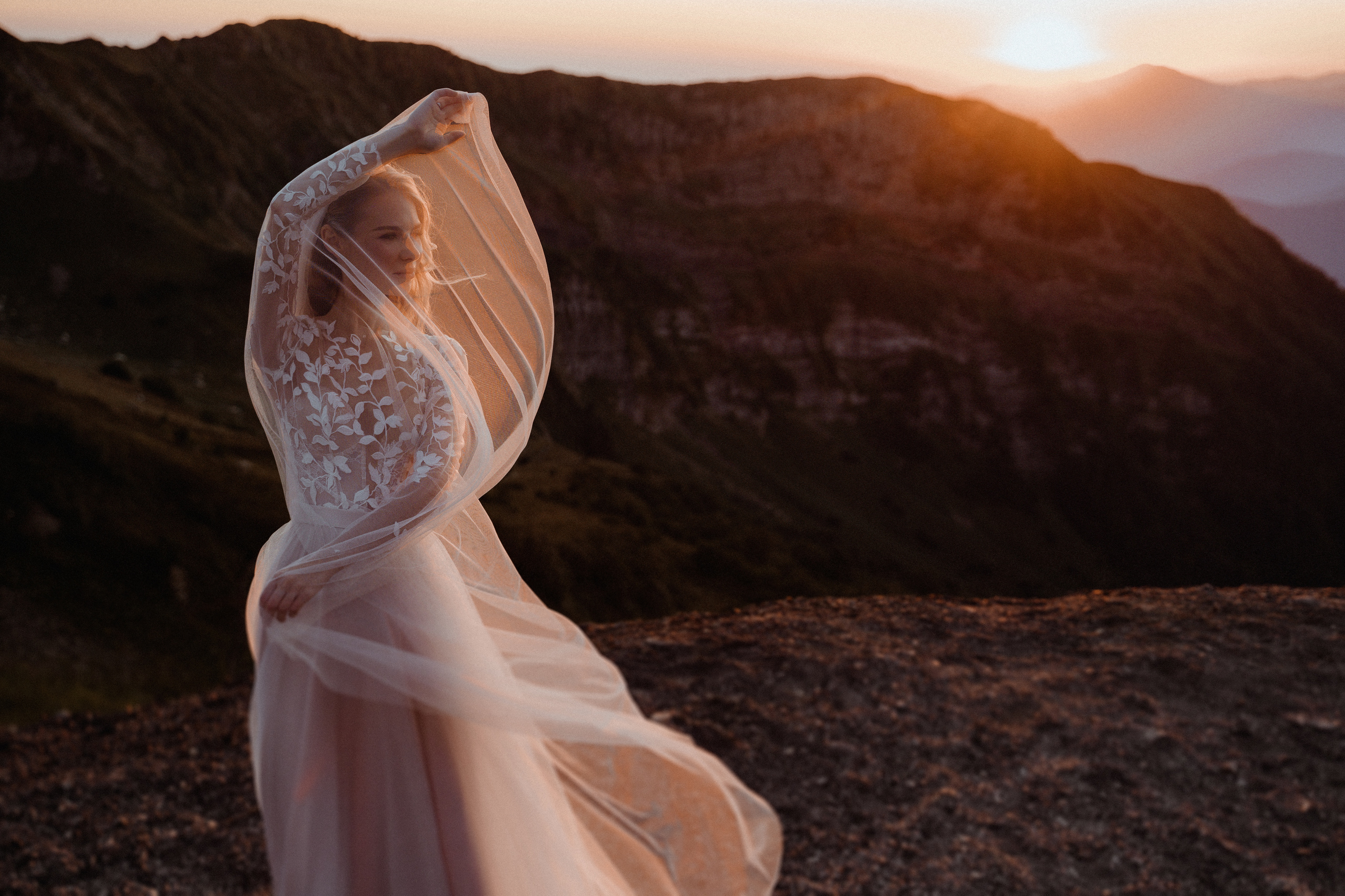 «ОНА мое солнце». Elopement Wedding Photographer