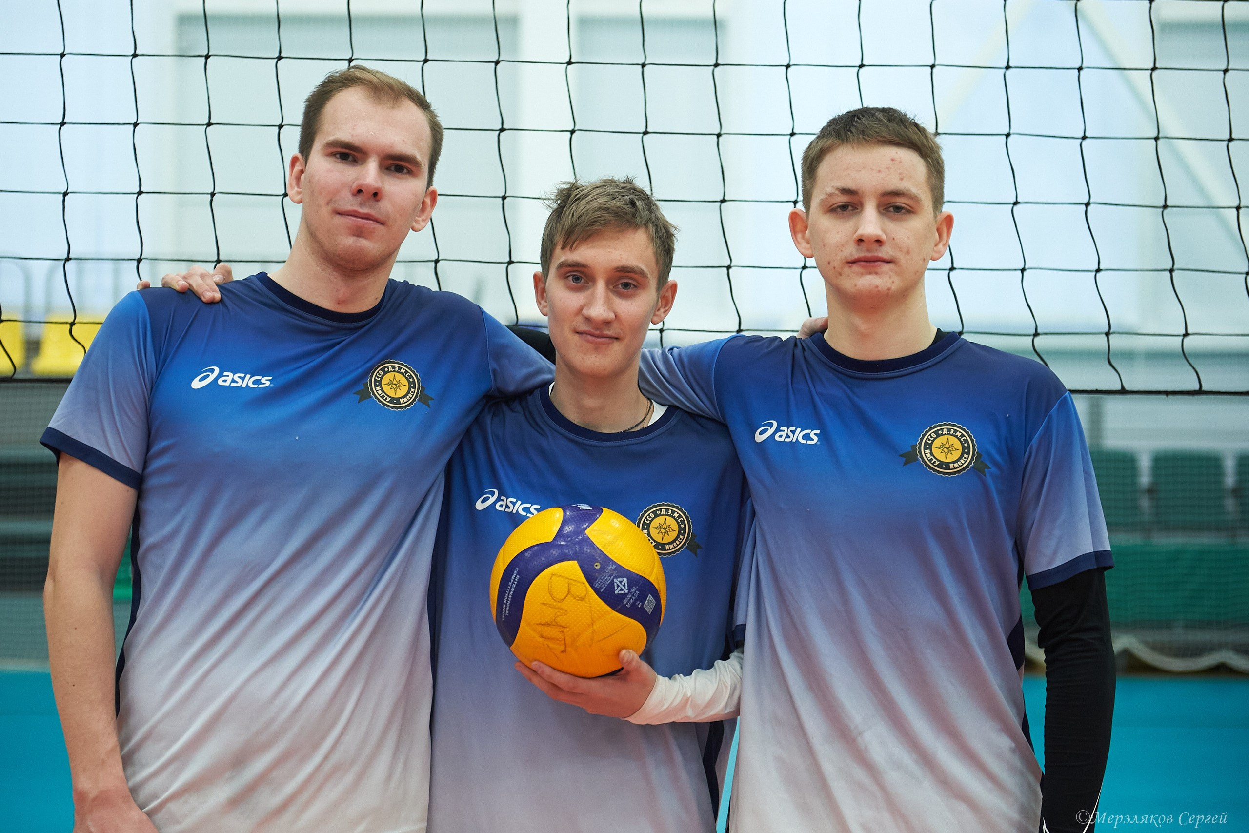 Новогодний волейбольный турнир. Ижевск. 16.12.23. Спортивный репортажный фотограф в Ижевске Сергей Мерзляков