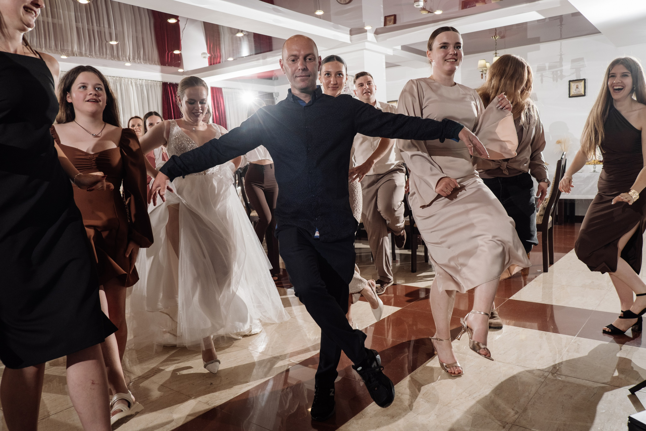 Свадебный ретопртаж. Профессиональная фотосъемка в Крыму. Натуральные эмоции и живые кадры. Забронируйте дату прямо сейчас!