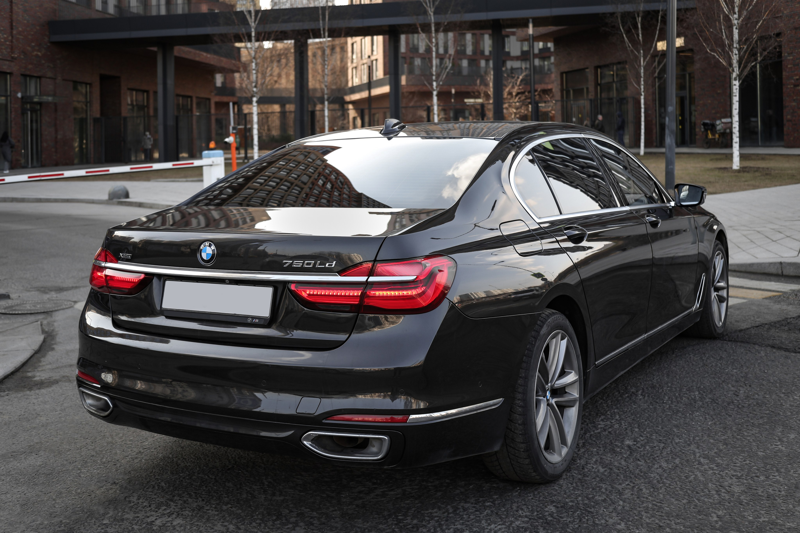 2017 BMW 750 Ld XDrive. Mixturecaptures