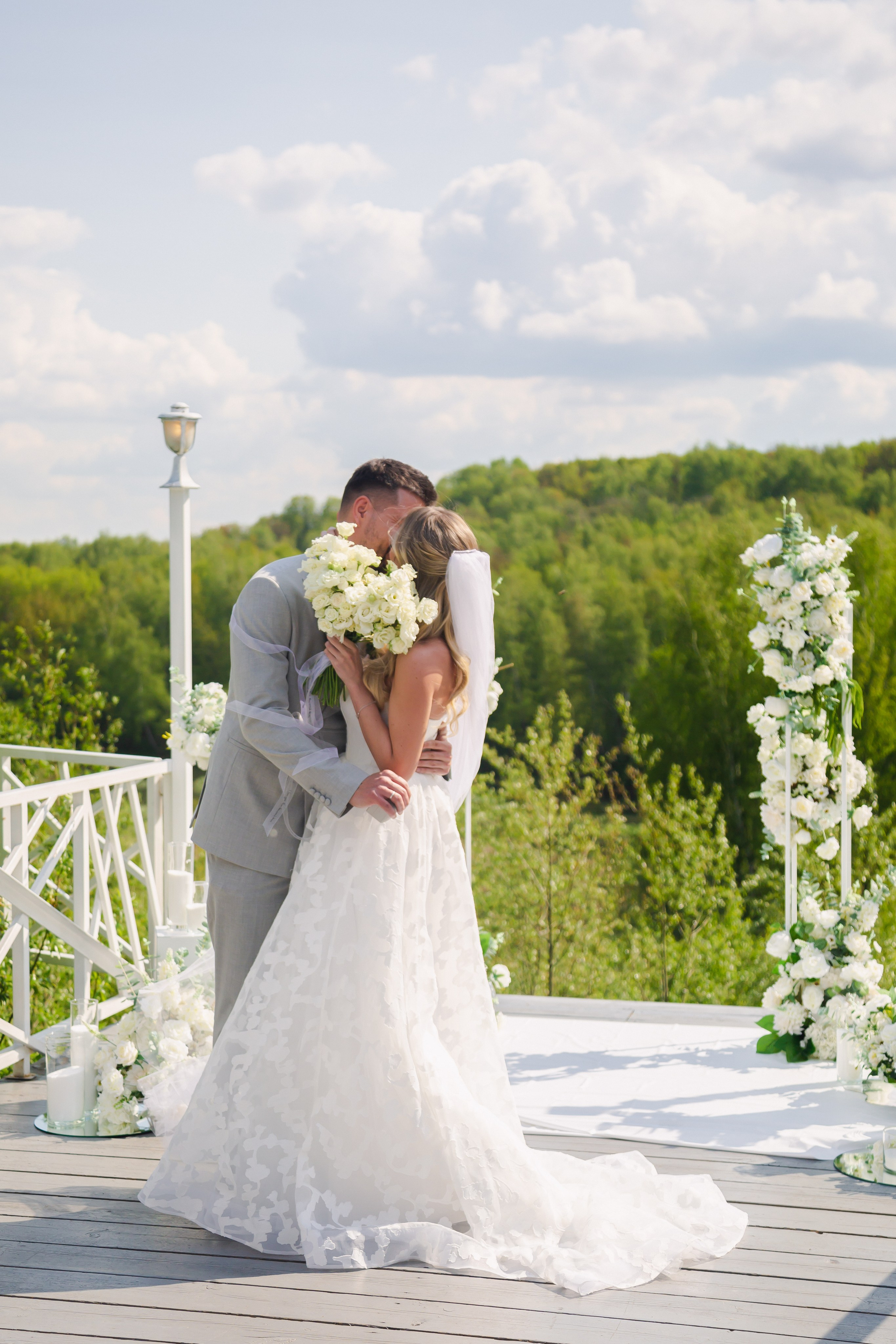 Weddings. Mixturecaptures