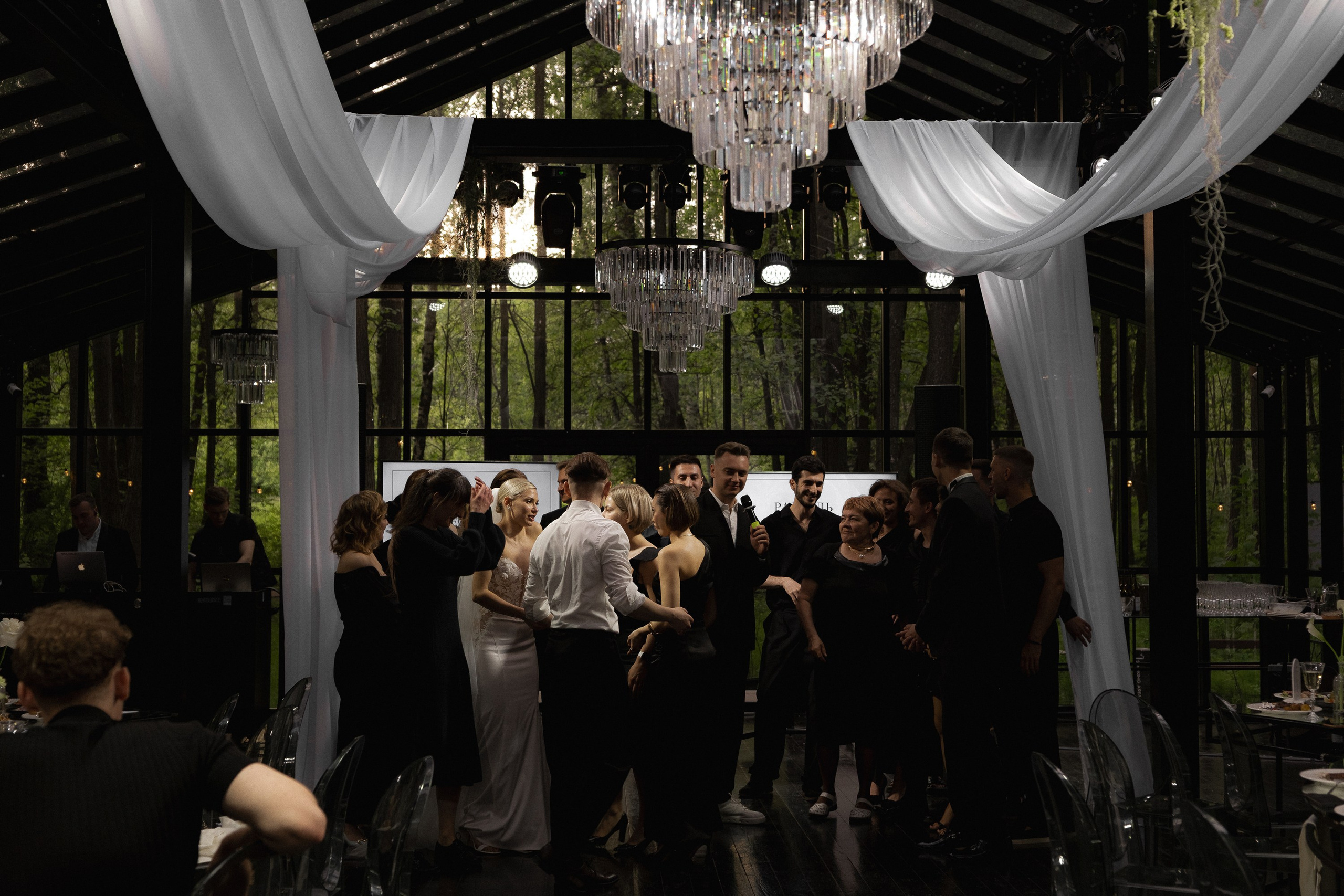 Love is all Around. Сентиментальная свадебная фотография