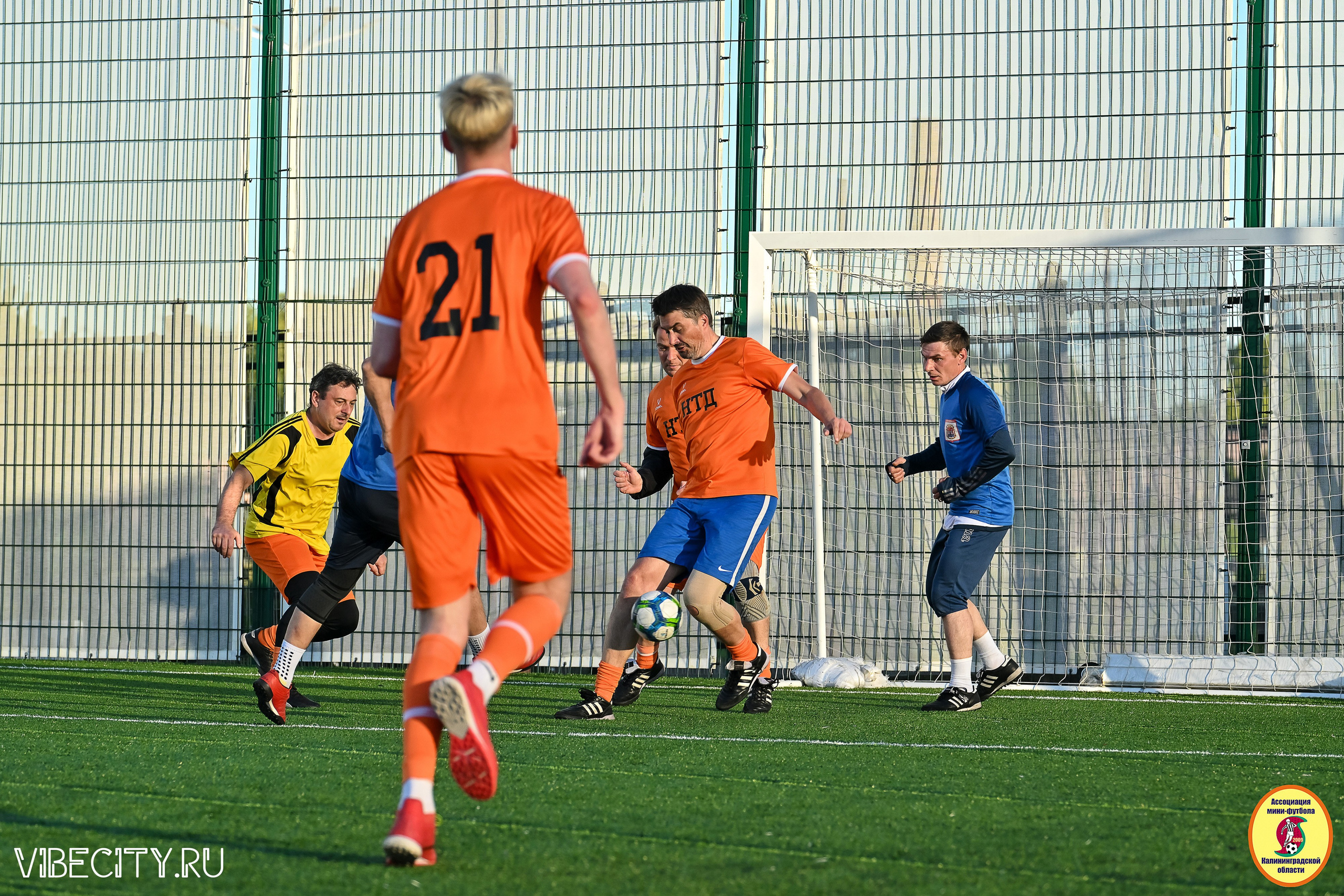 ИГРЫ МИНИ-ФУТБОЛЬНОЙ И КОРПОРАТИВНОЙ ЛИГИ. VIBECITY.RU Вайб Сити Ру Фоторепортажи Фотоотчеты Калининград