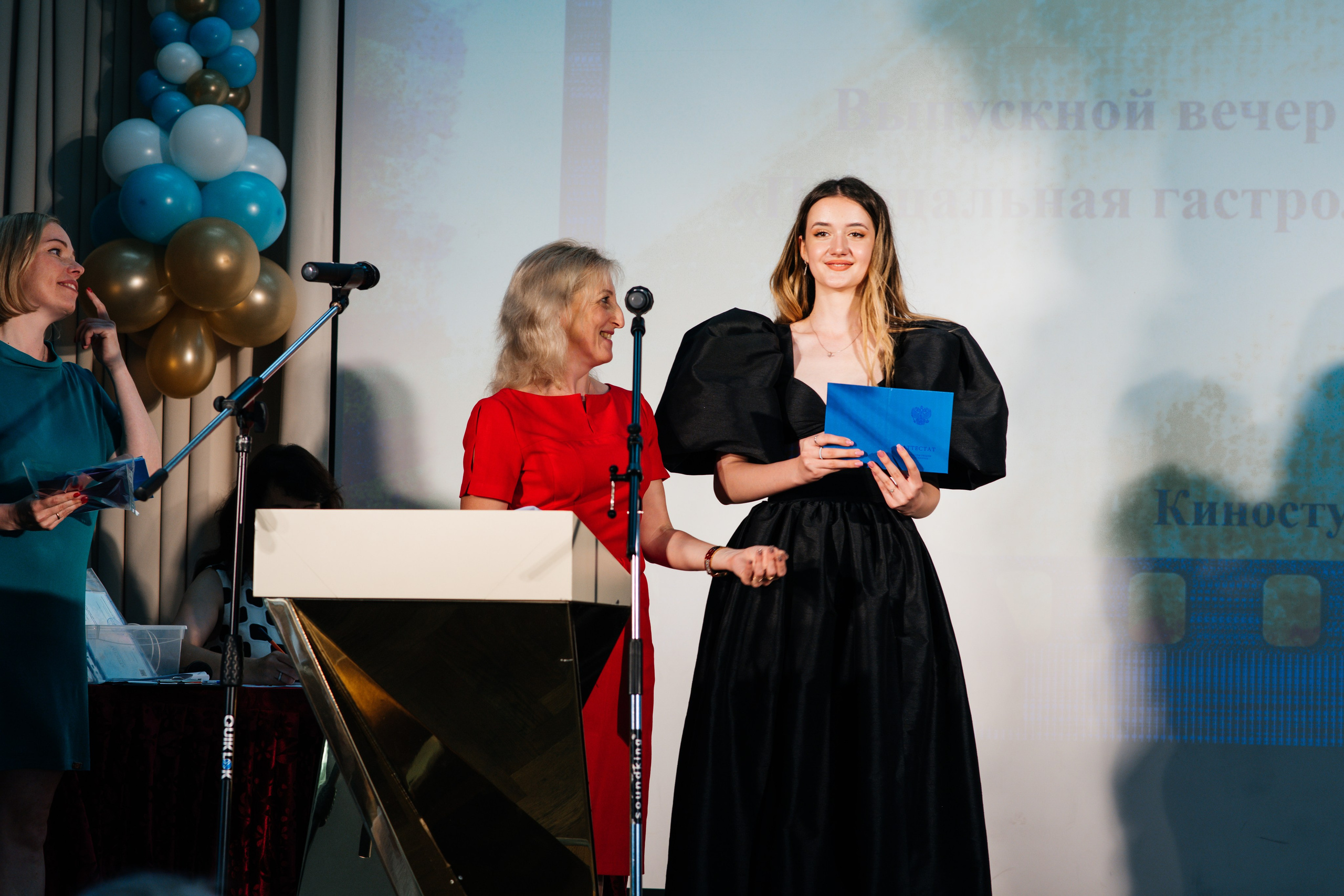 Вручение аттестатов. Выпускные альбомы в Подольске Москве и МО