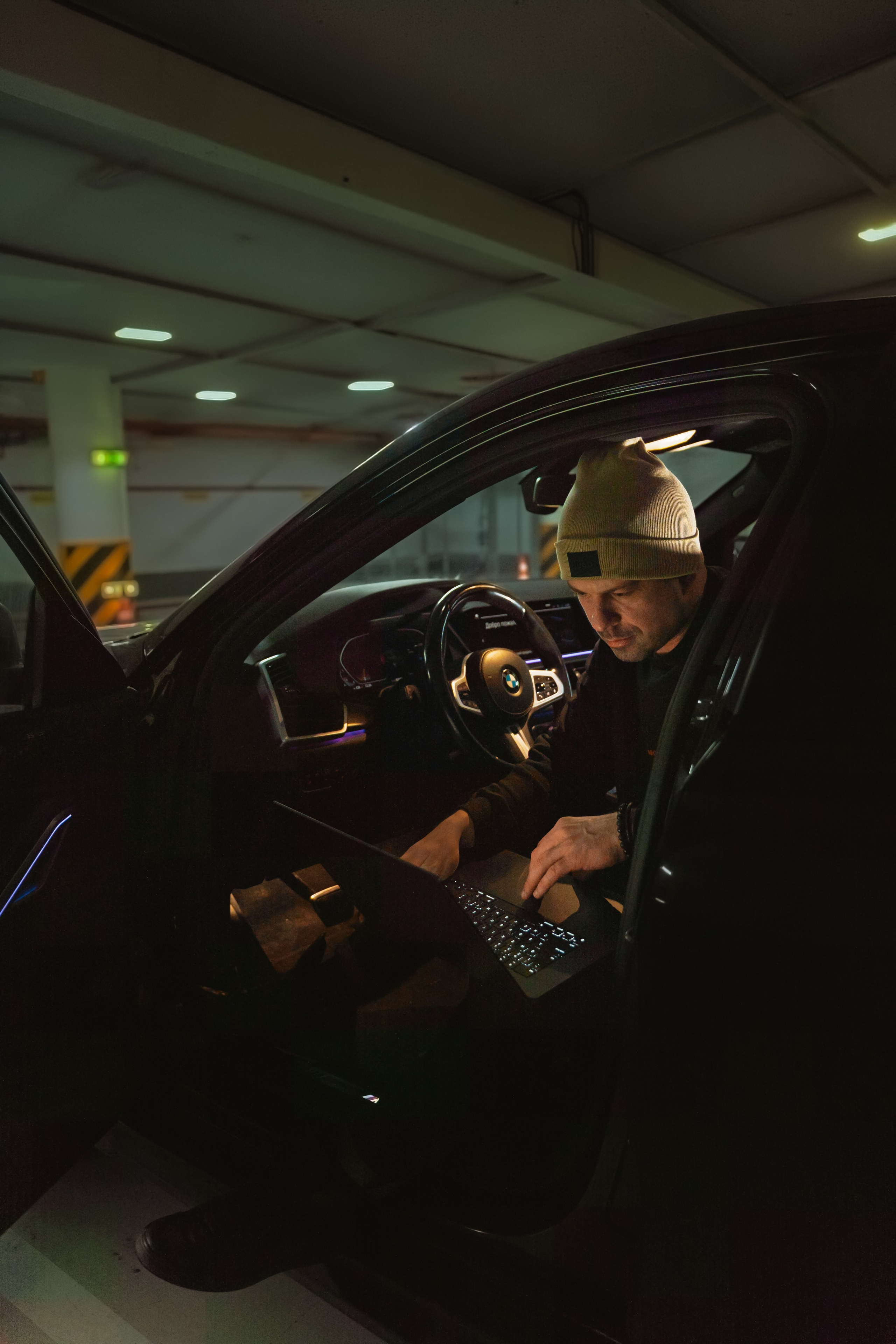 Современная фотосессия для специалиста IT-сферы. Портретный фотограф в Москве Фарид Леонов