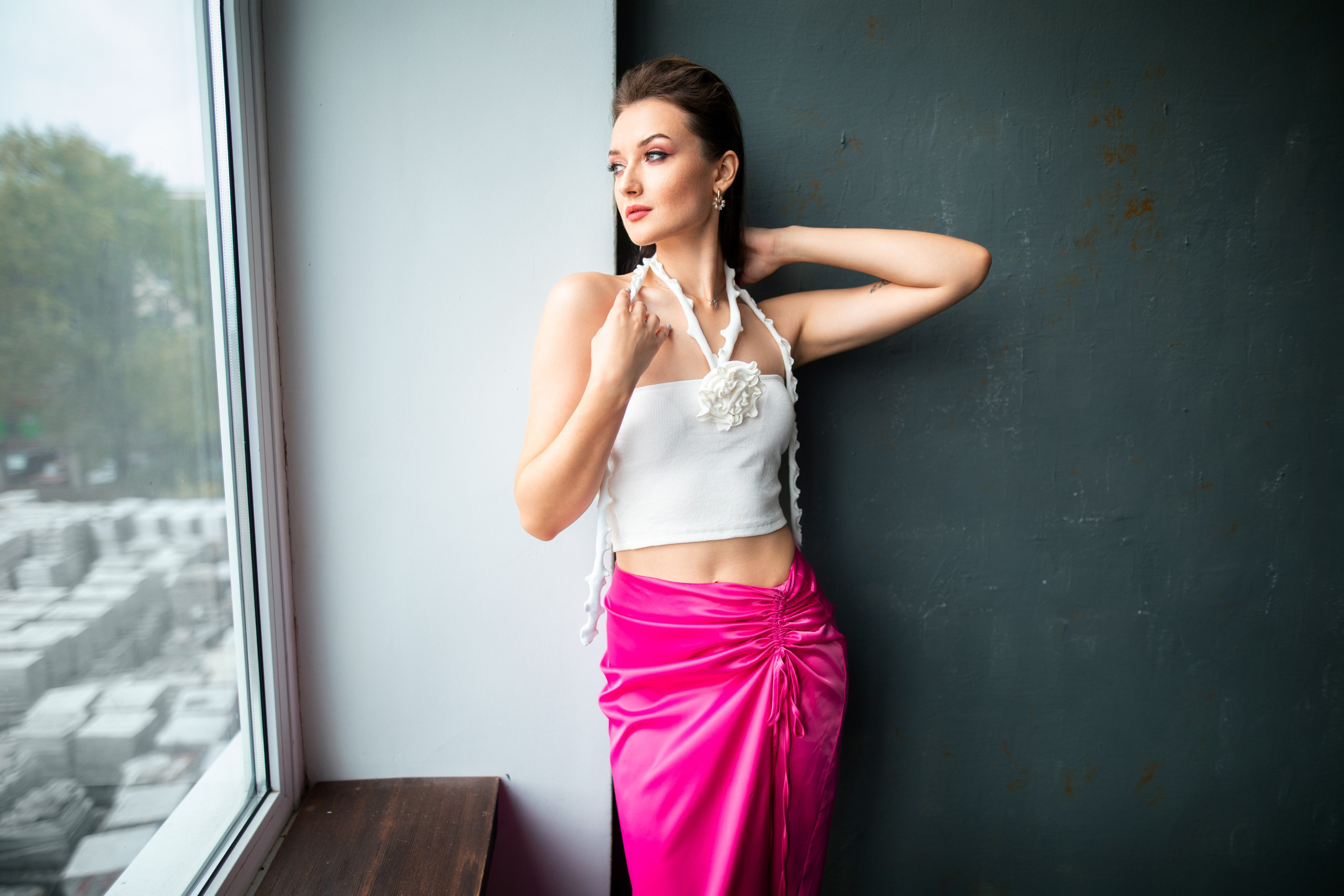 Студийный фотосет с Анастасией в минимальном интерьере в формате для «себя»