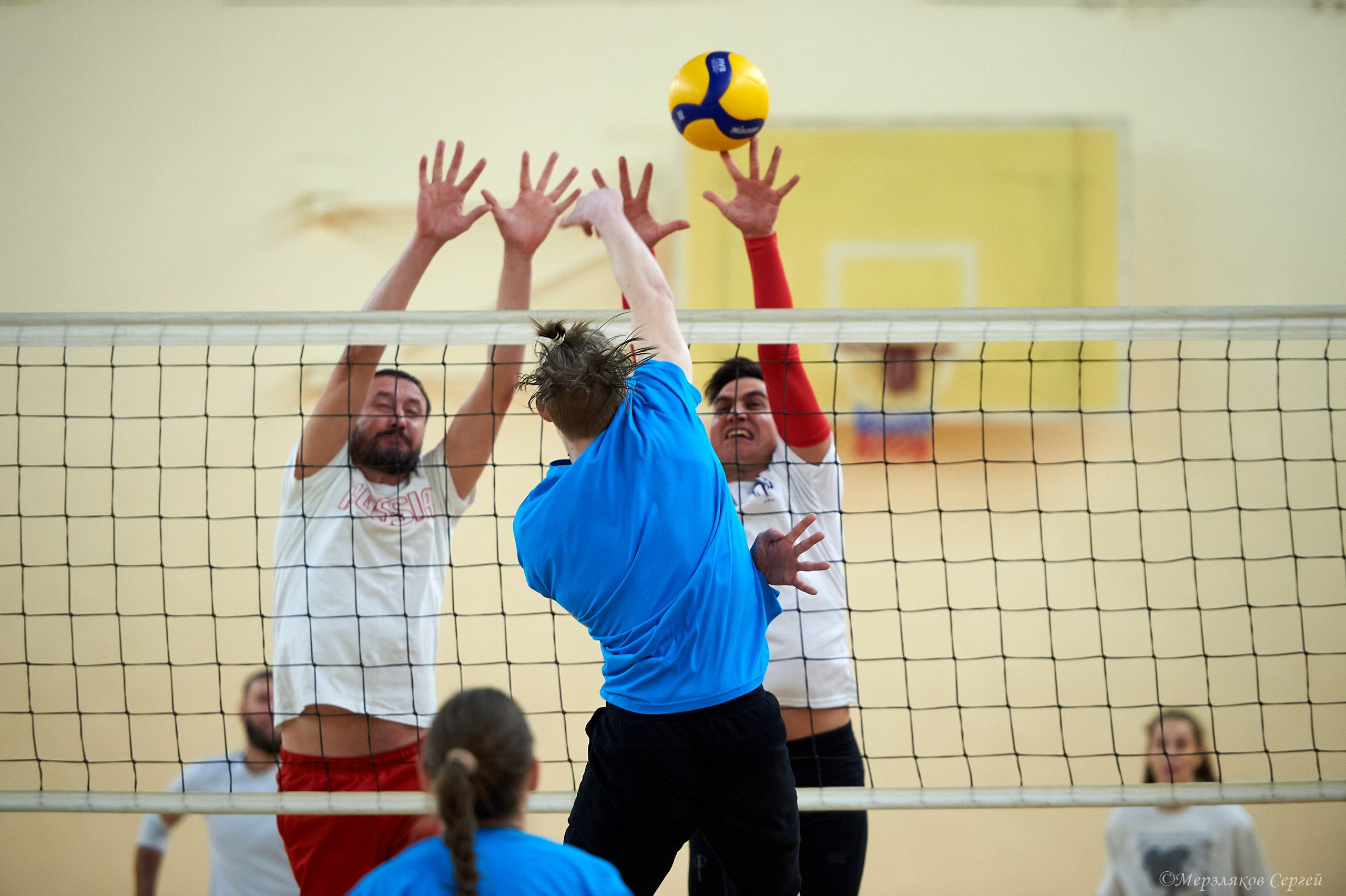 Новогодний турнир по волейболу. Ижевск. 15.12.2023. Спортивный репортажный фотограф в Ижевске Сергей Мерзляков