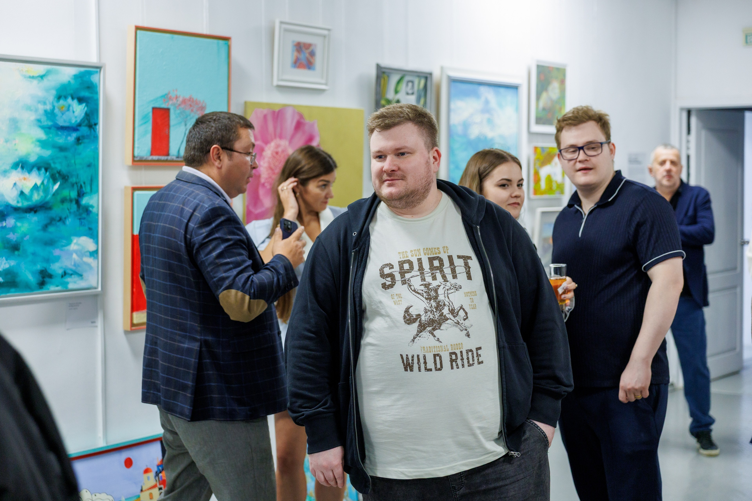 Открытие выставки картин. Фотограф в Москве Дмитрий Емельянов
