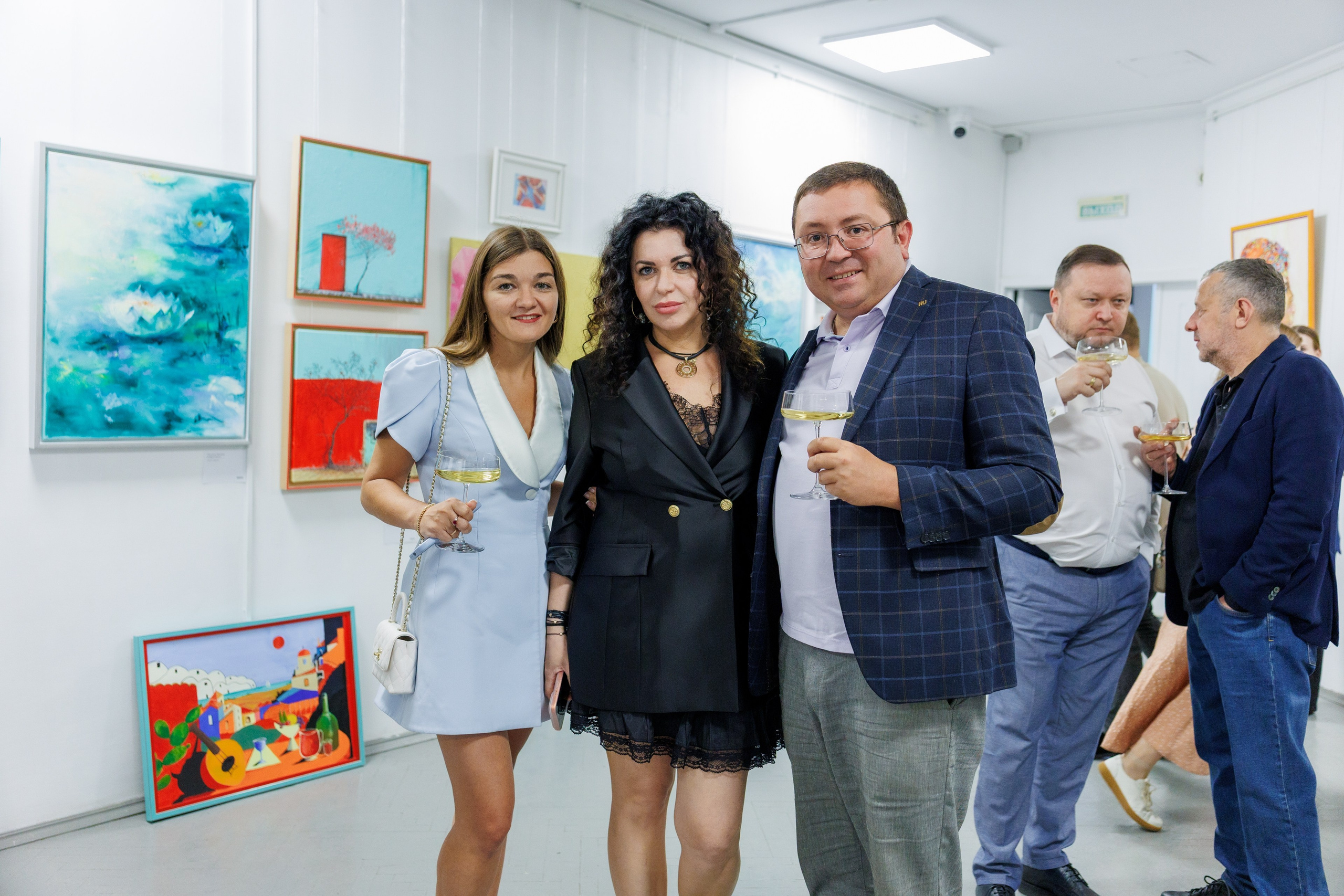 Открытие выставки картин. Фотограф в Москве Дмитрий Емельянов