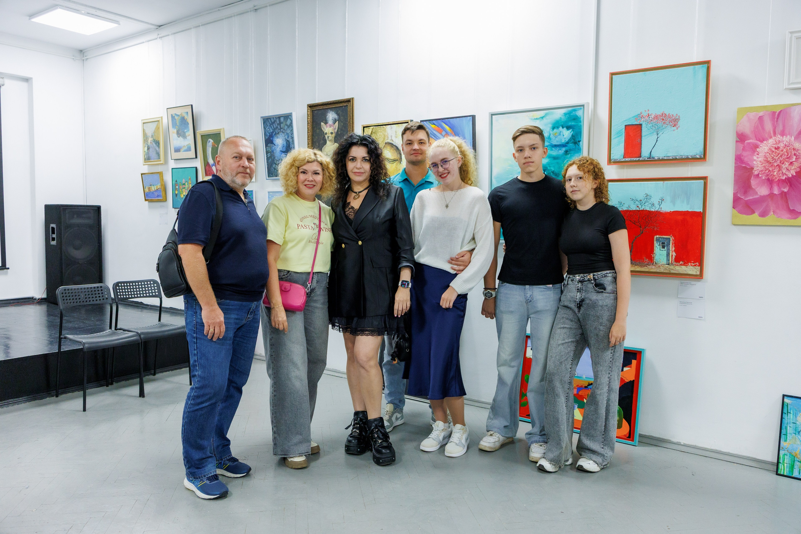 Открытие выставки картин. Фотограф в Москве Дмитрий Емельянов