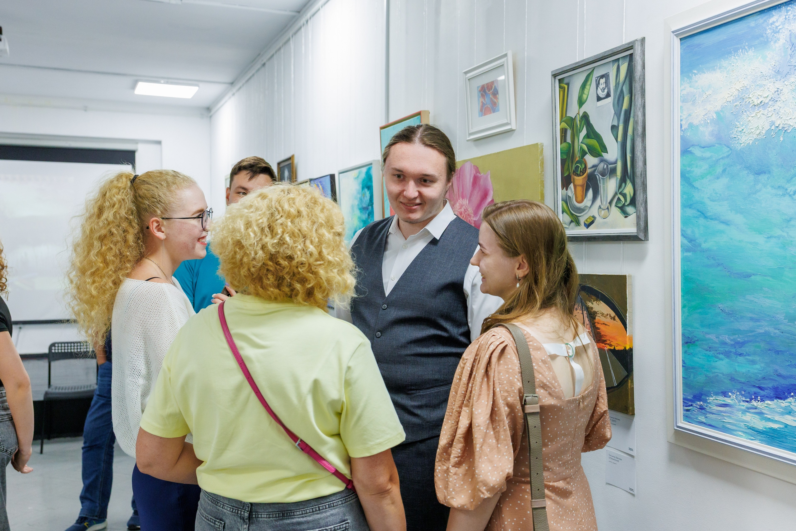Открытие выставки картин. Фотограф в Москве Дмитрий Емельянов