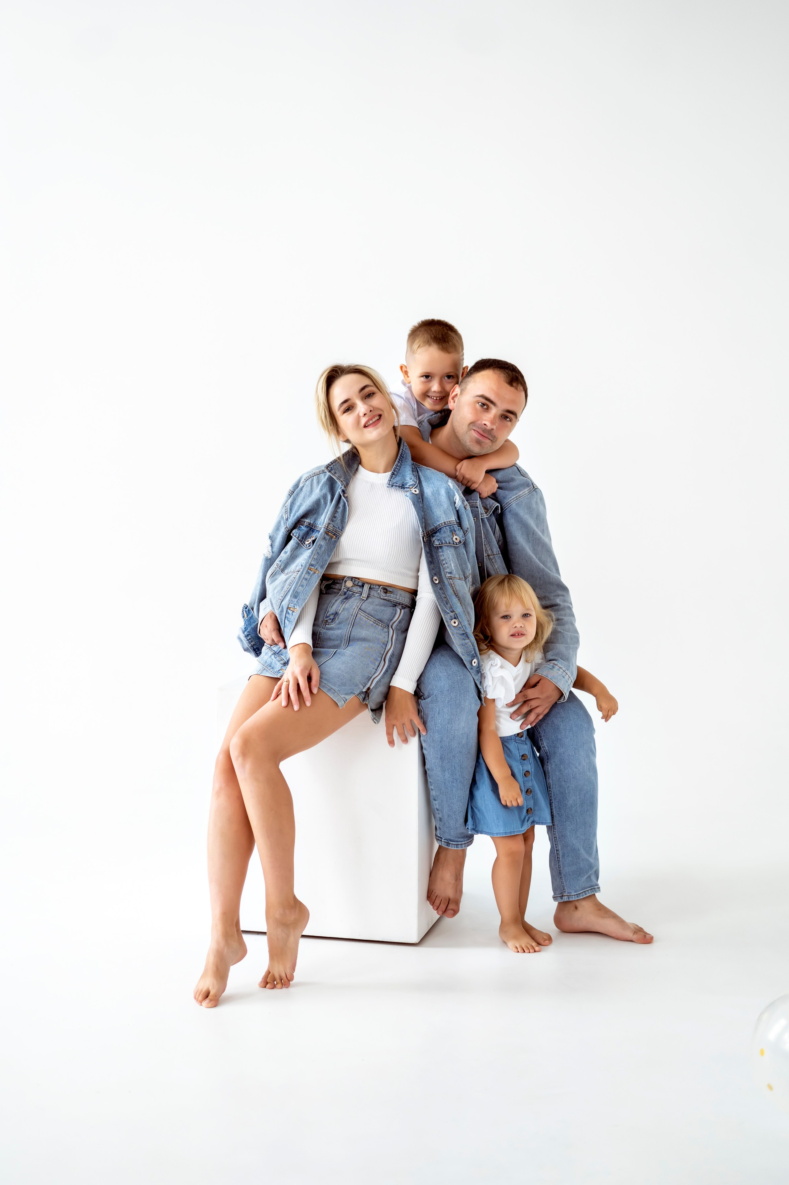 Семейная съёмка на циклораме. Семейный и детский фотограф в Хабаровске Анна Гриневич