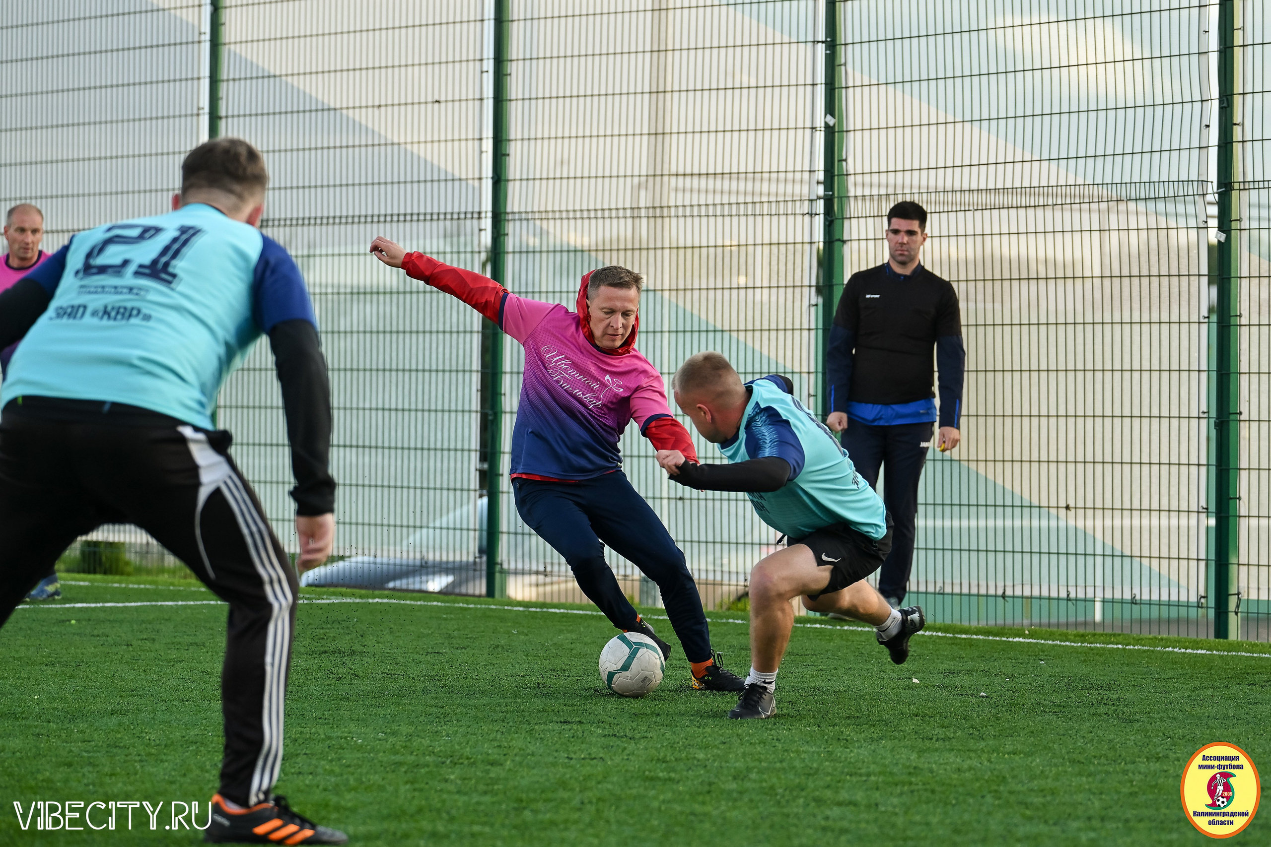 ИГРЫ МИНИ-ФУТБОЛЬНОЙ И КОРПОРАТИВНОЙ ЛИГИ. VIBECITY.RU Вайб Сити Ру Фоторепортажи Фотоотчеты Калининград