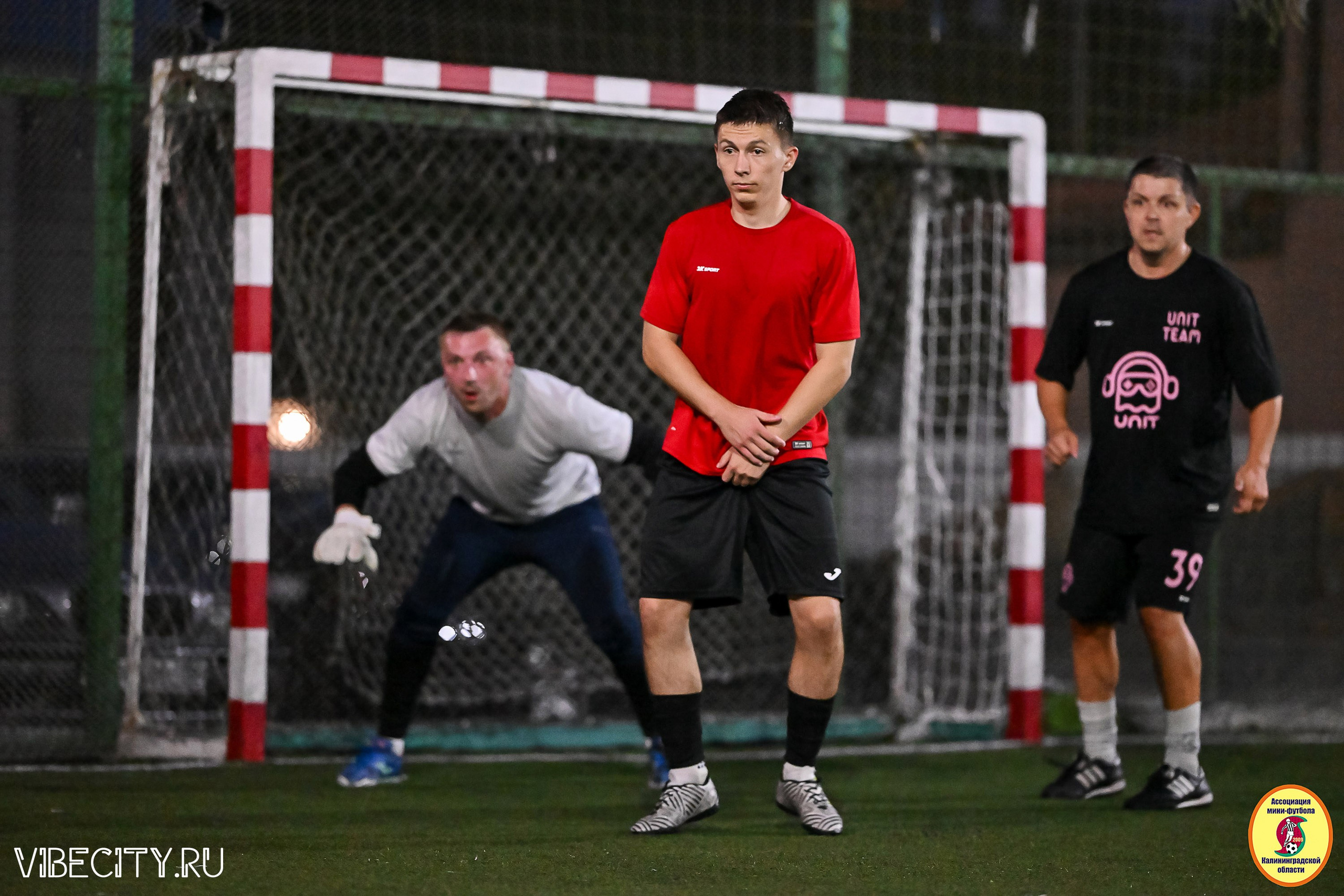 ФИНАЛЬНЫЕ ИГРЫ КУБКА МИНИ-ФУТБОЛЬНОЙ ЛИГИ И КУБКА КОРПОРАТИВНОЙ МФЛ 2025. VIBECITY.RU Вайб Сити Ру Фоторепортажи Фотоотчеты Калининград