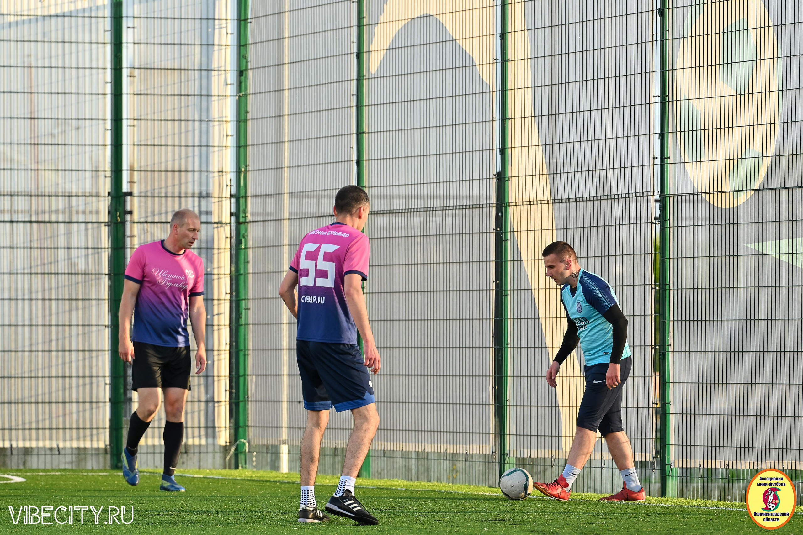 ИГРЫ МИНИ-ФУТБОЛЬНОЙ И КОРПОРАТИВНОЙ ЛИГИ. VIBECITY.RU Вайб Сити Ру Фоторепортажи Фотоотчеты Калининград