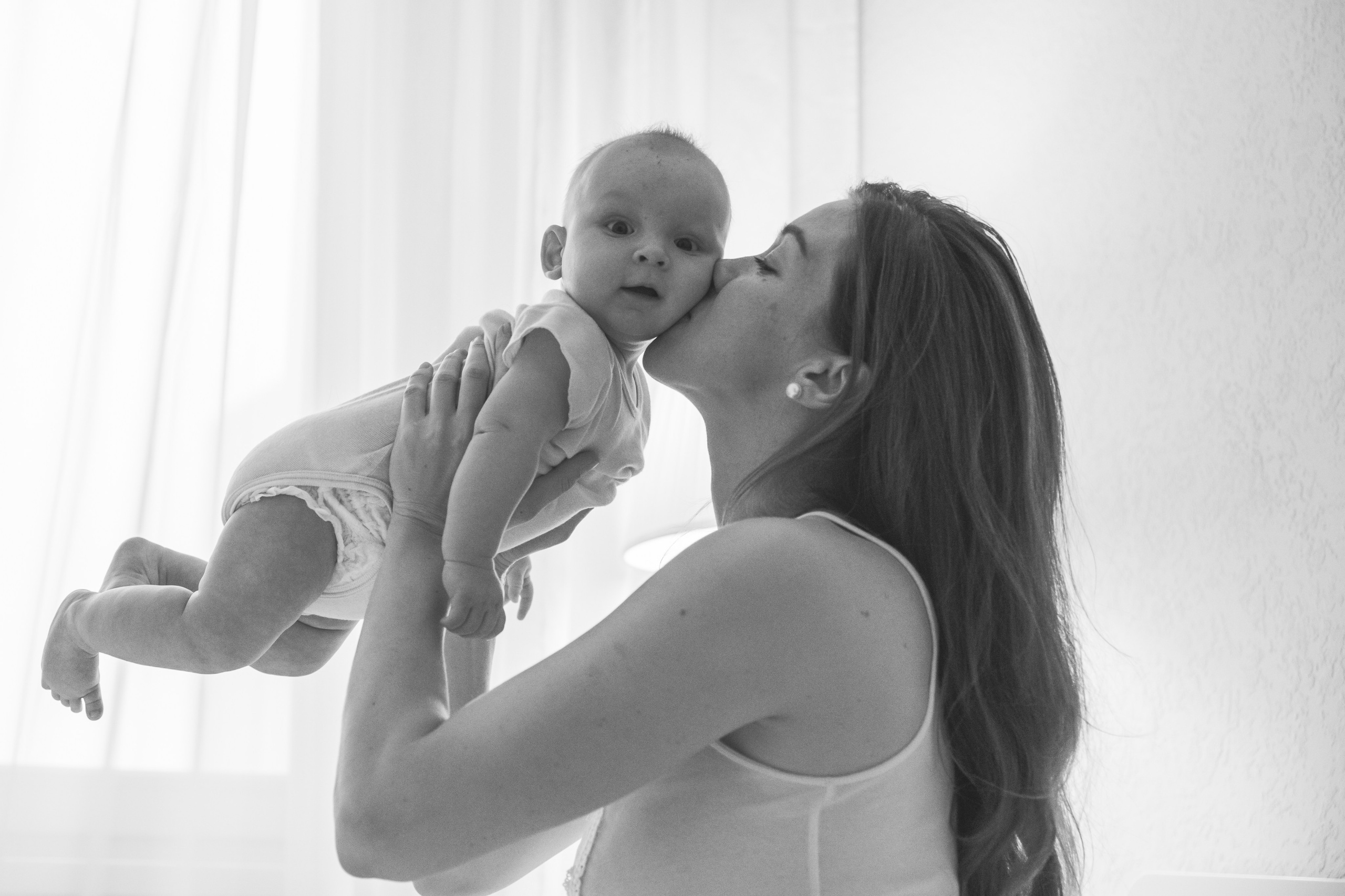 Домашняя фотосъемка грудного кормления. Семейный и школьный фотограф в Москве Анна Ткач