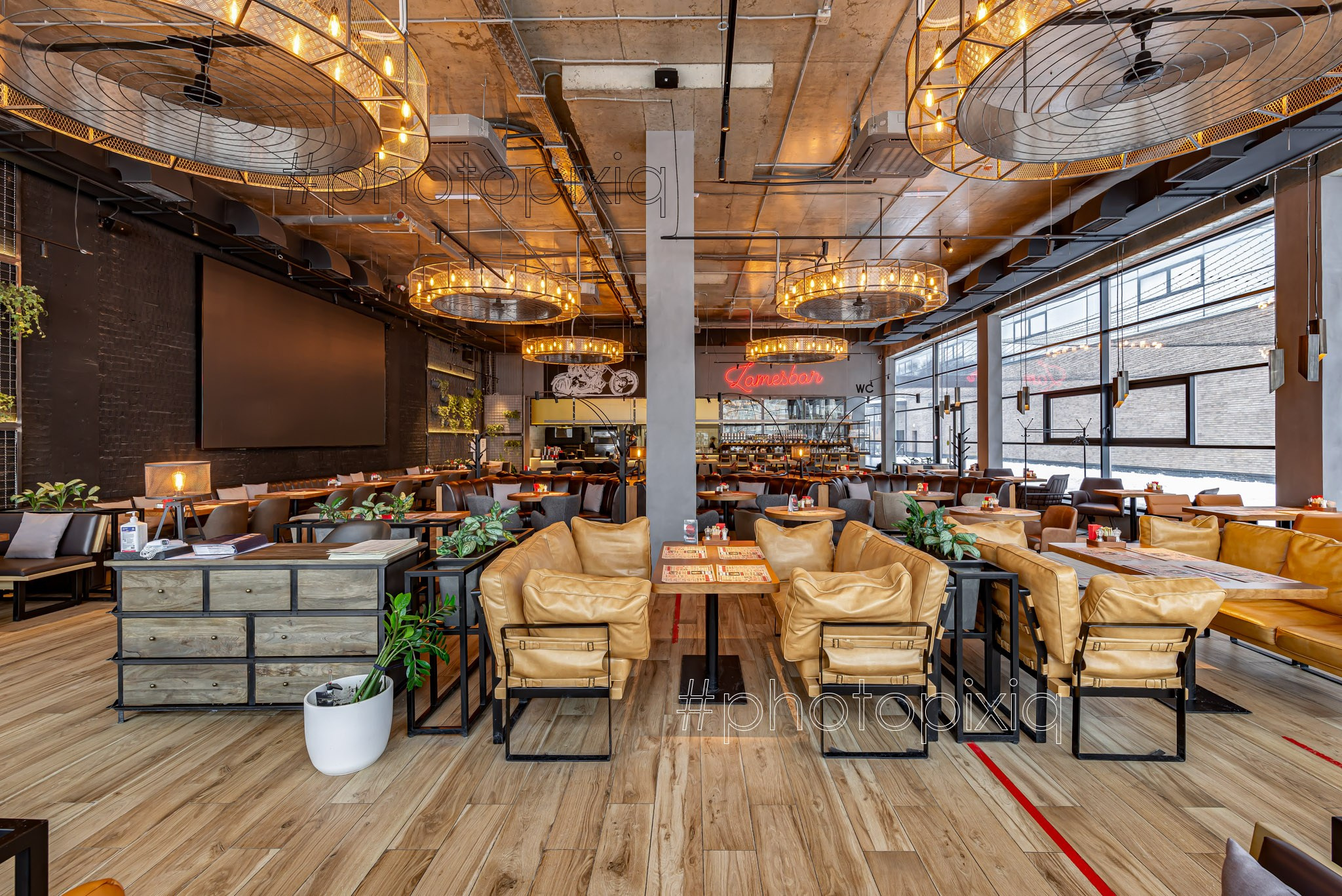 Интерьерная съёмка ресторана ZAMES beer & greill. Интерьерная съёмка и виртуальные туры — Интерьерный фотограф Кузнецов Сергей (photopixiq)