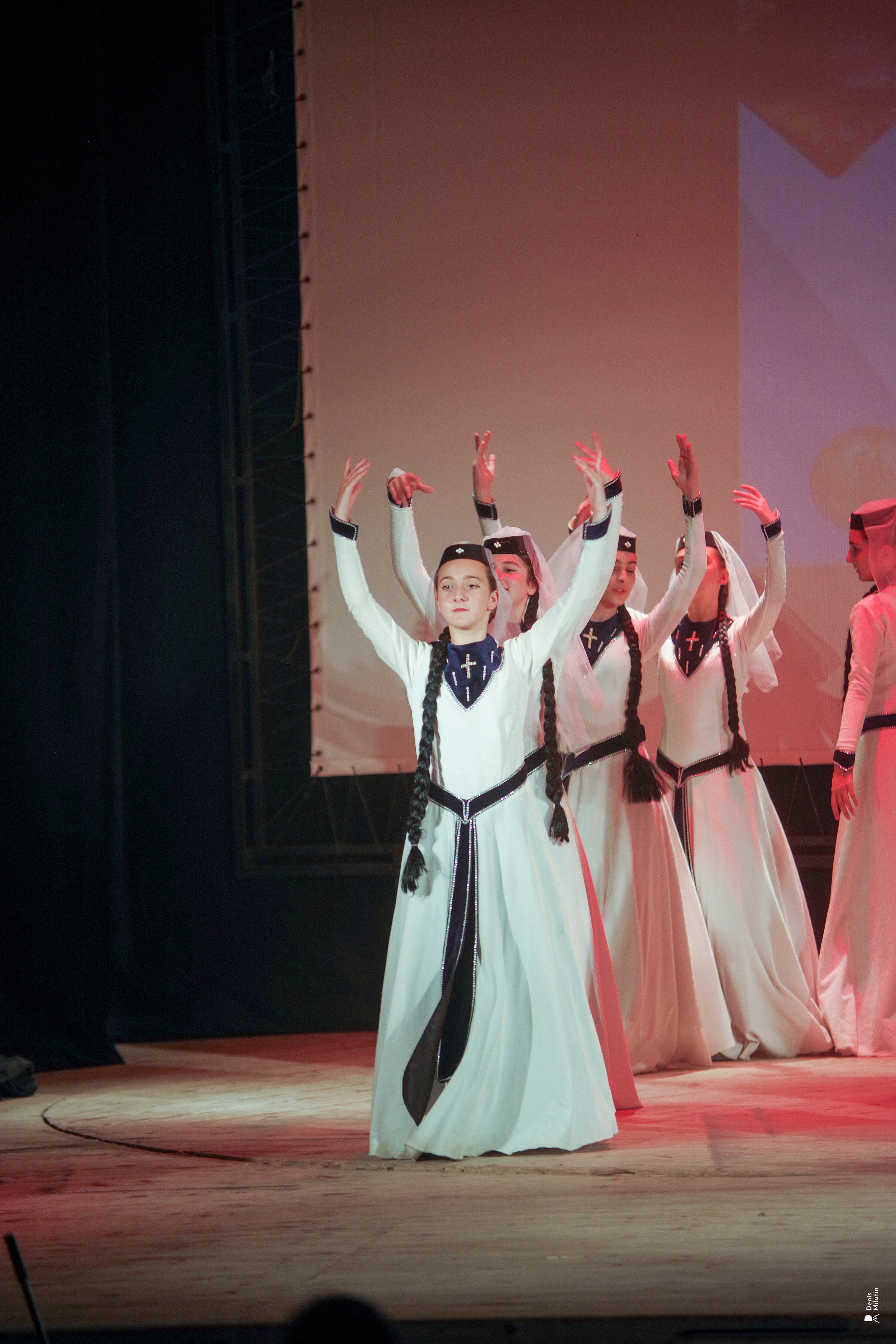 Танцы в прекрасном Они. Портретный фотограф Денис Милютин