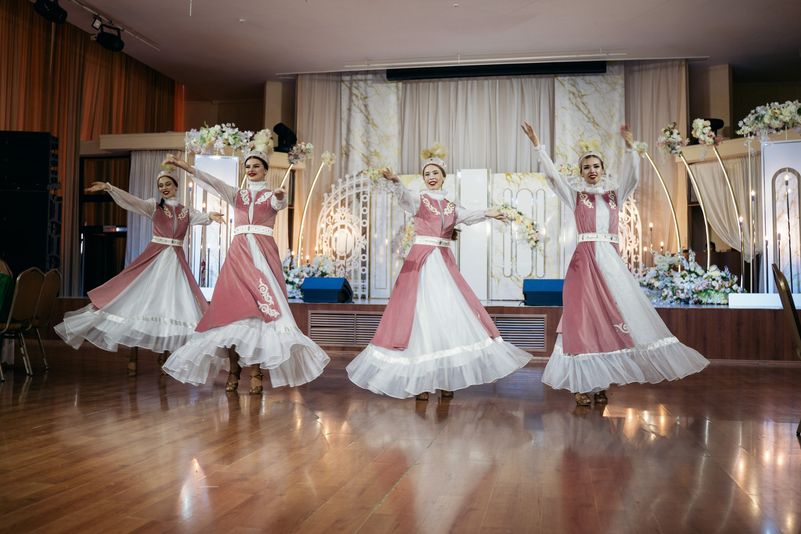 Ерлан и Айгера. Свадебный день. Отбор. ДК Орджоникидзе. Семейный и свадебный фотограф Молодзяновская Елена