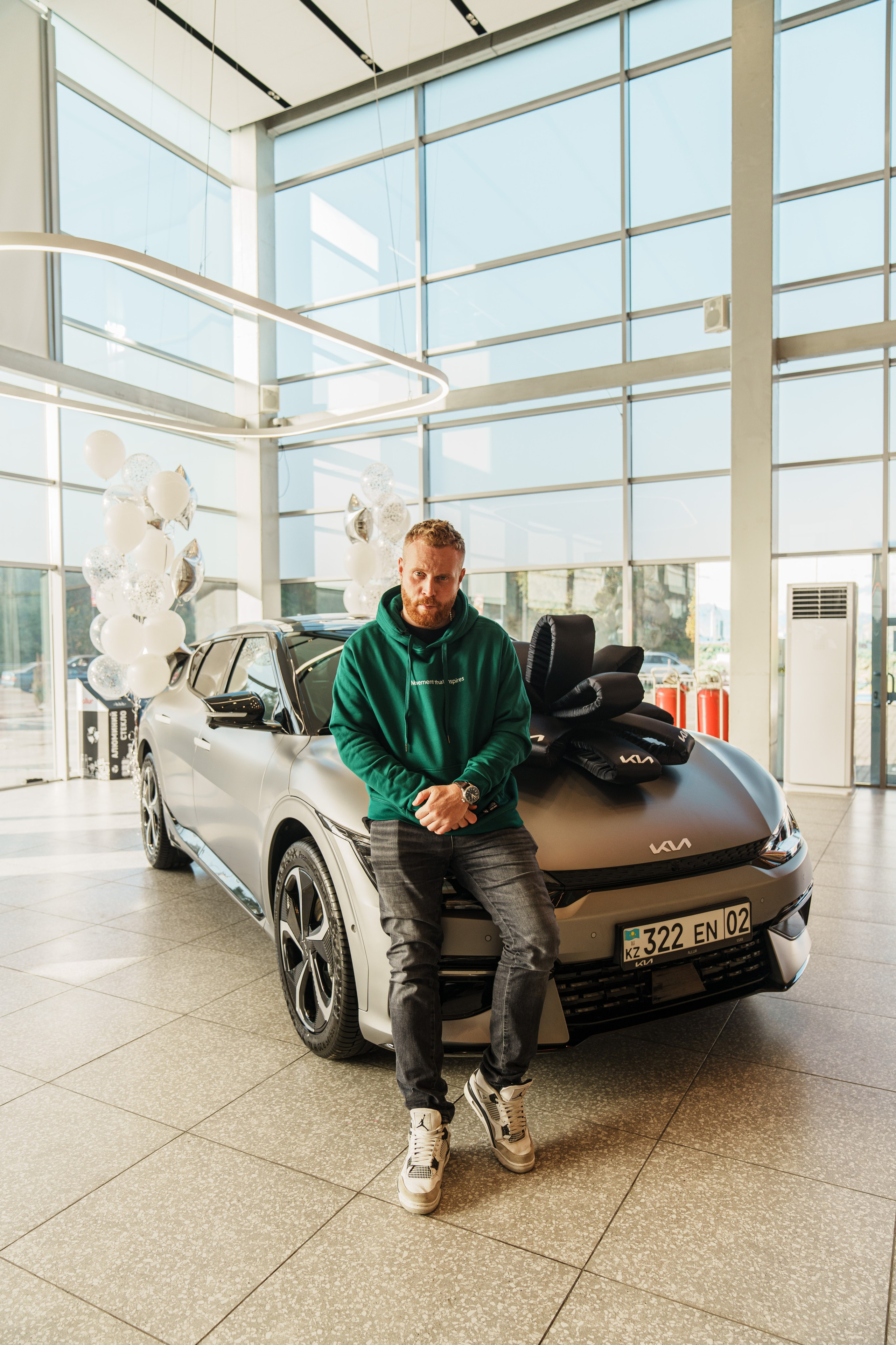 Kia EV6 Вручение Евгений Чебаткову. Фотограф TAULAN_1