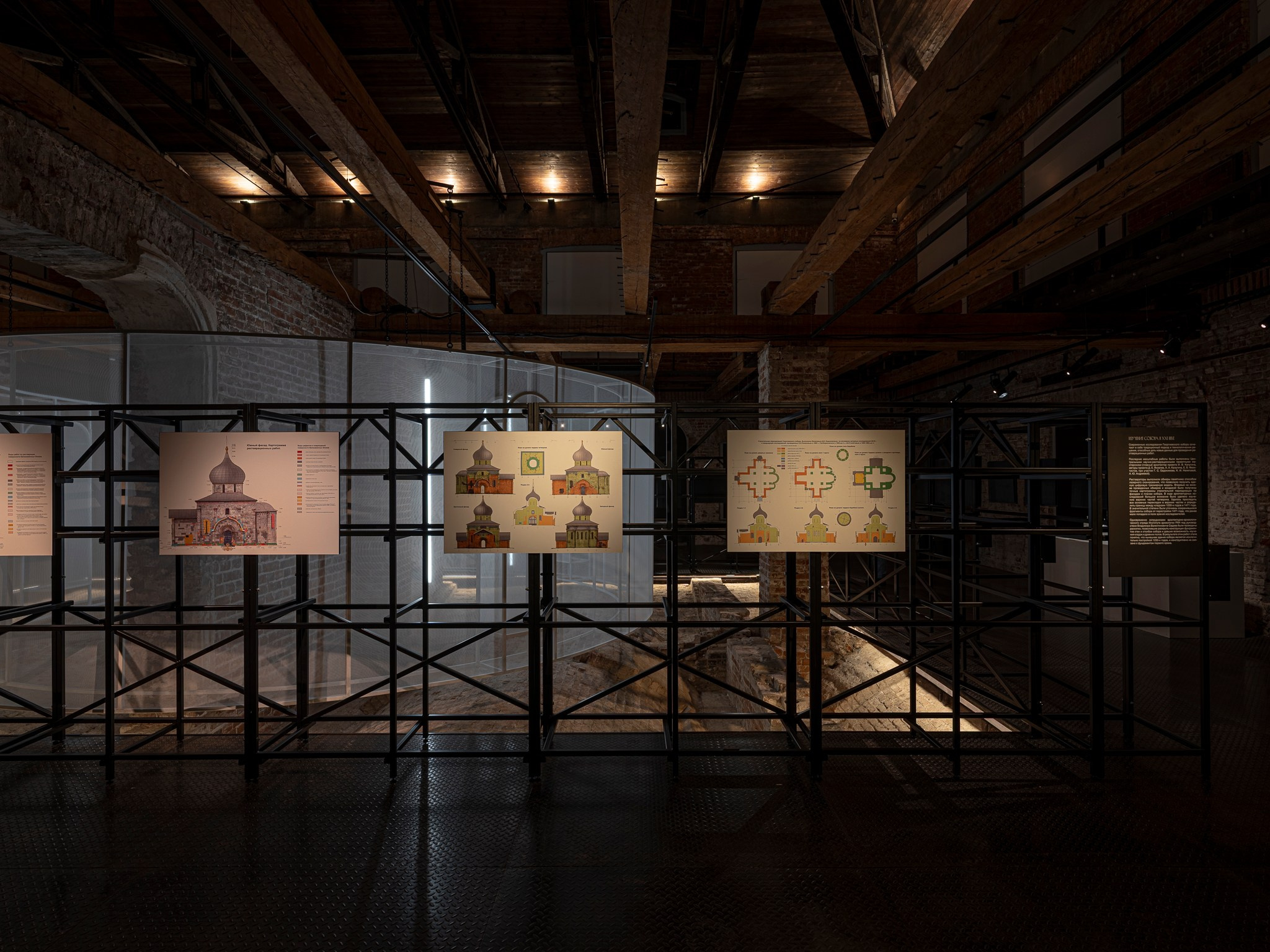 Выставочный проект «Белый Храм. История Георгиевского собора „и созда ю чюдну, резным каменем“». Фотограф Василий Буланов