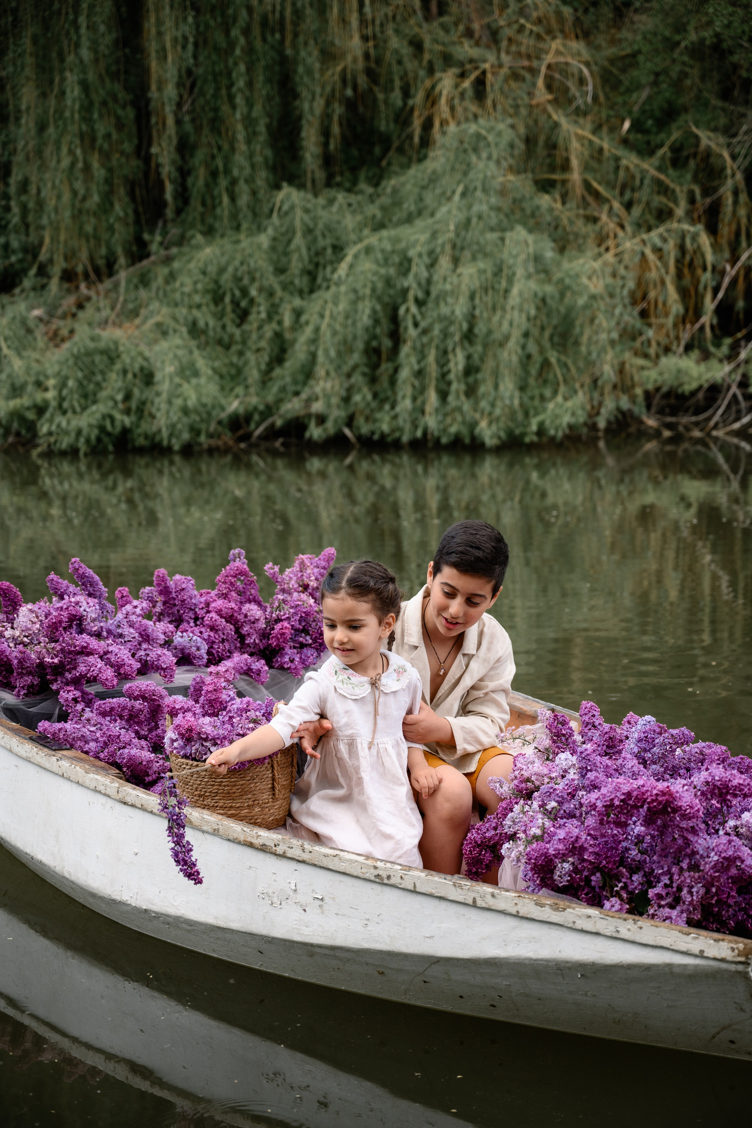 Лодка с сиренью. Фотограф в Ростове-на-Дону Оксана Филатьева
