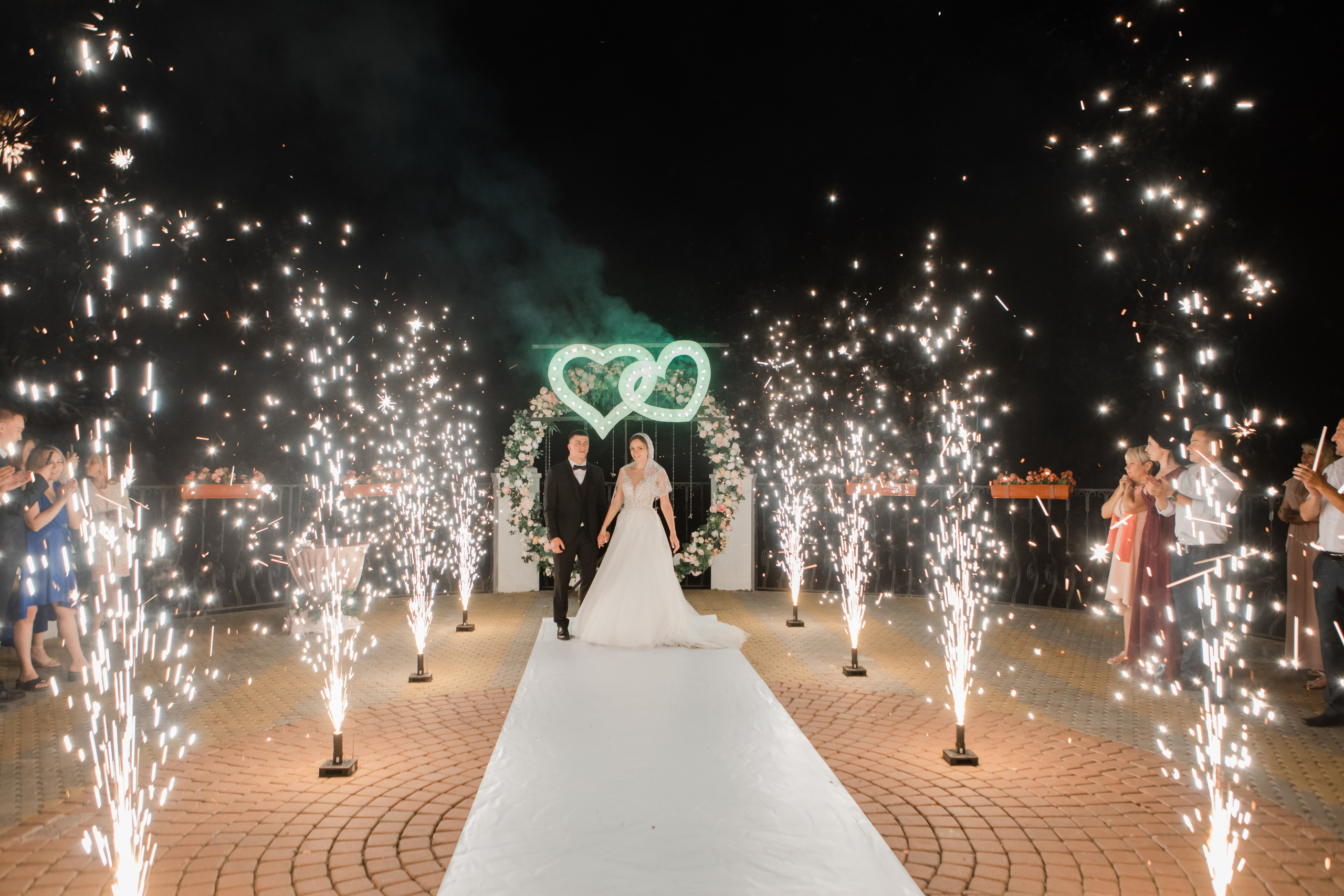 Свадебная фотосъемка Михаила и Ольги. День нашей свадьбы. Видеосъемка и фотосъемка свадеб. Фотограф и оператор на свадьбу. Видеосъемка подкастов, собственная видео-фотостудии. Предметная фотосъемка