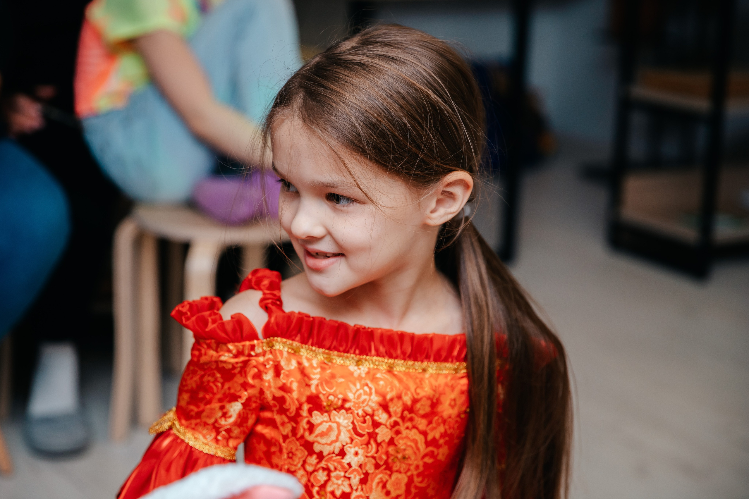 Новогодний утренник в Монтессори-школе. Семейный lifestyle фотограф в Санкт-Петербурге Людмила Пахомова