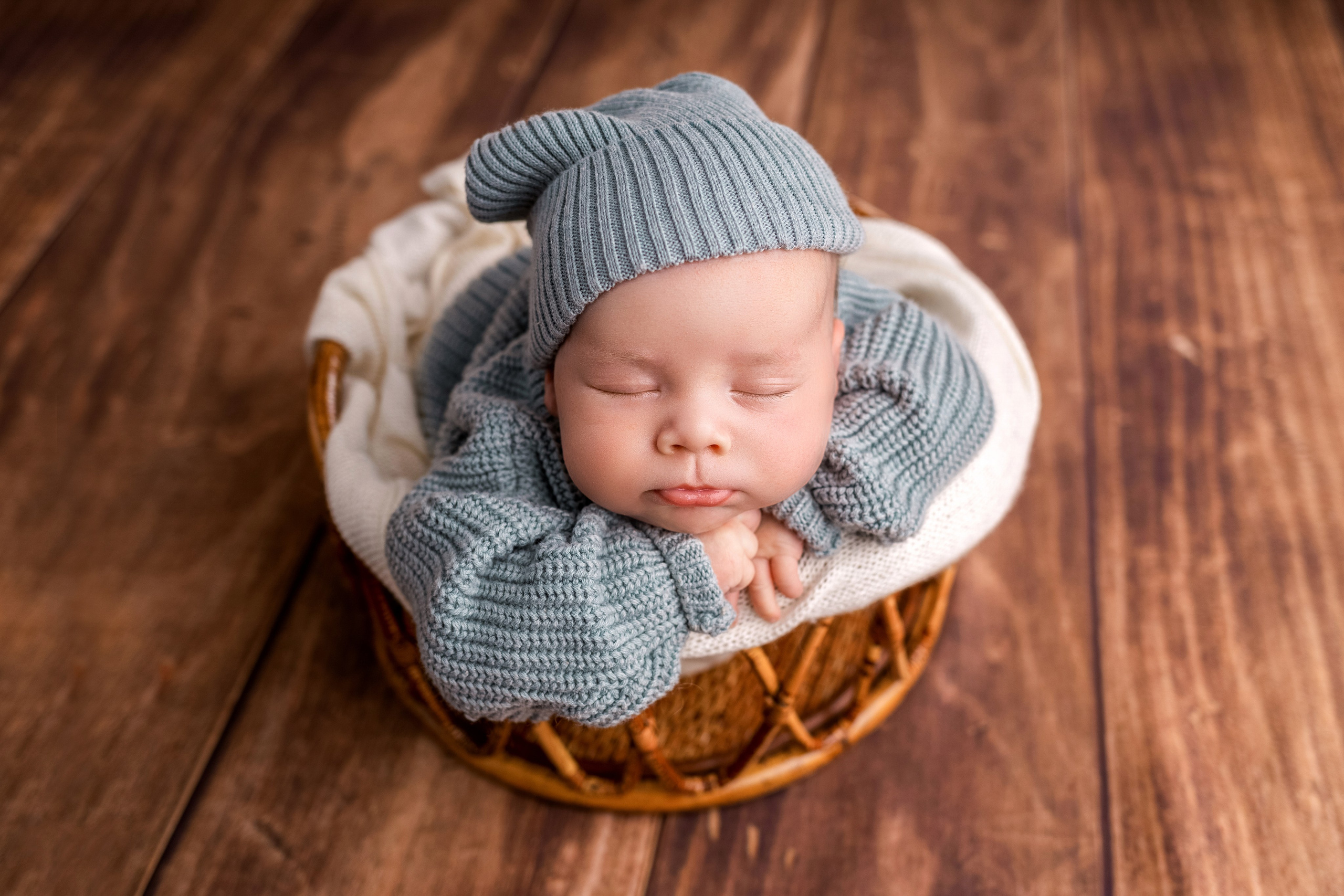 Newborn съемка в стиле Лайф. Фотограф новорожденных малышей в Омске и Омской области Эльвира Камаева