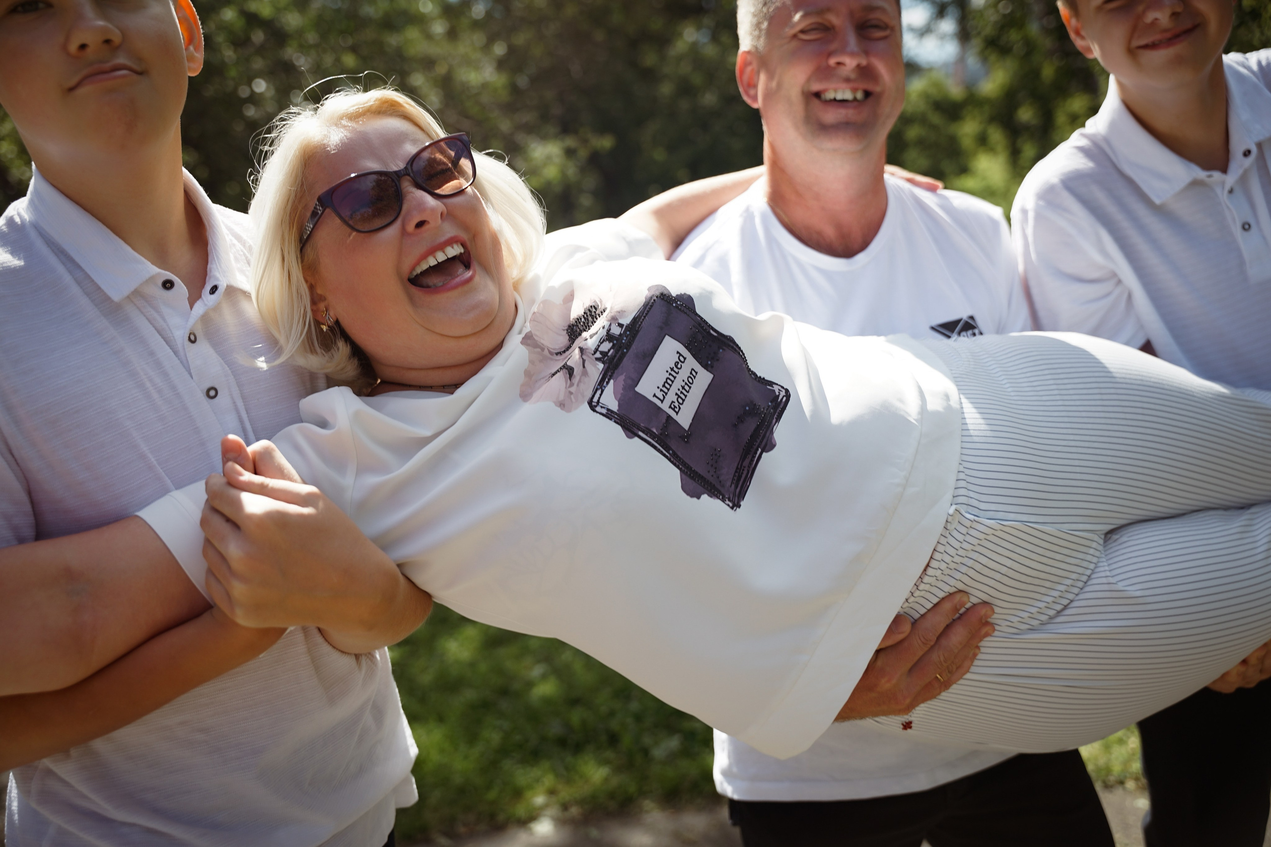 Фотосессия большой семьи в парке