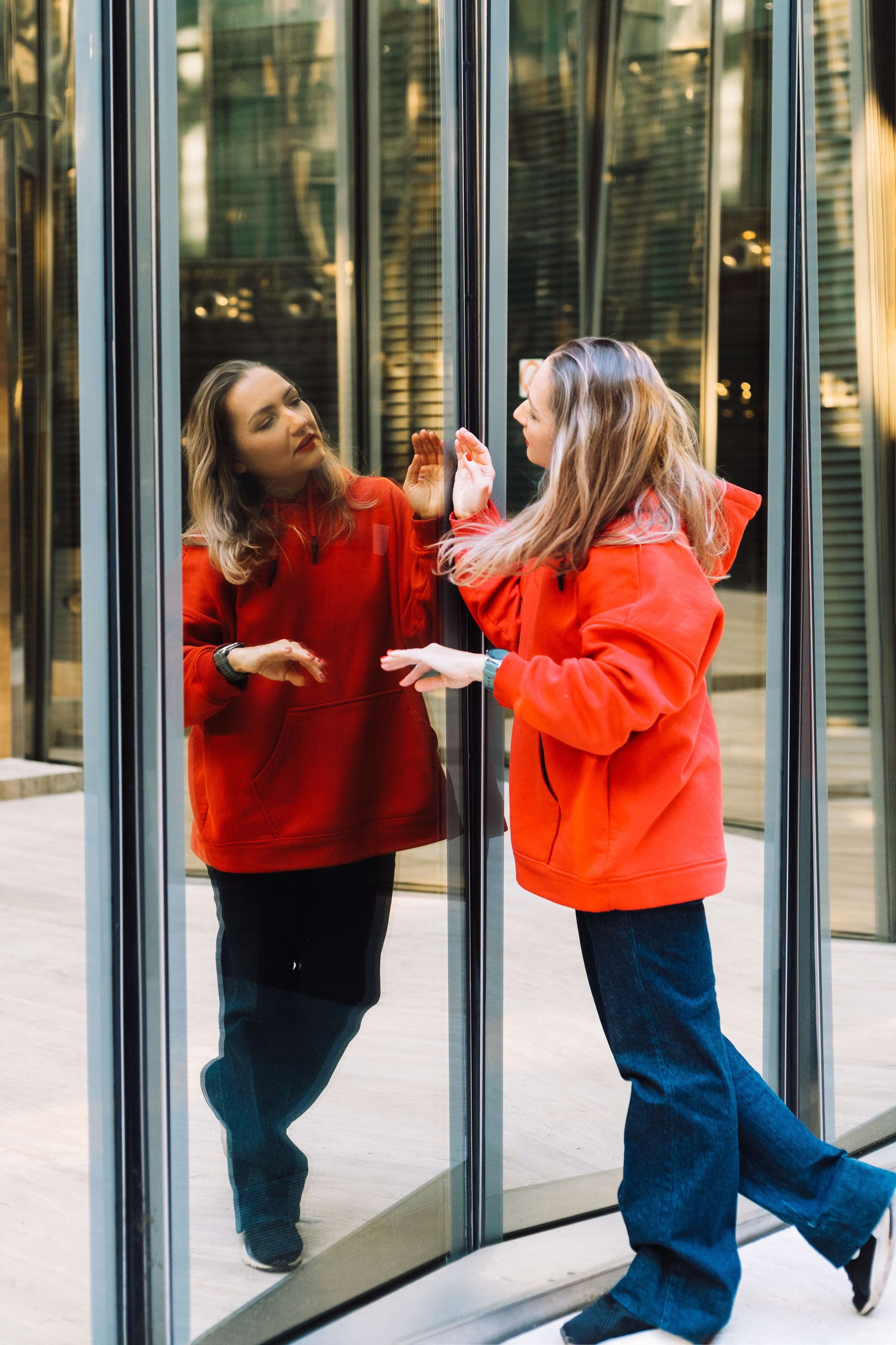 Наташа в Зазеркалье. Зеркальный дворик. Портфолио