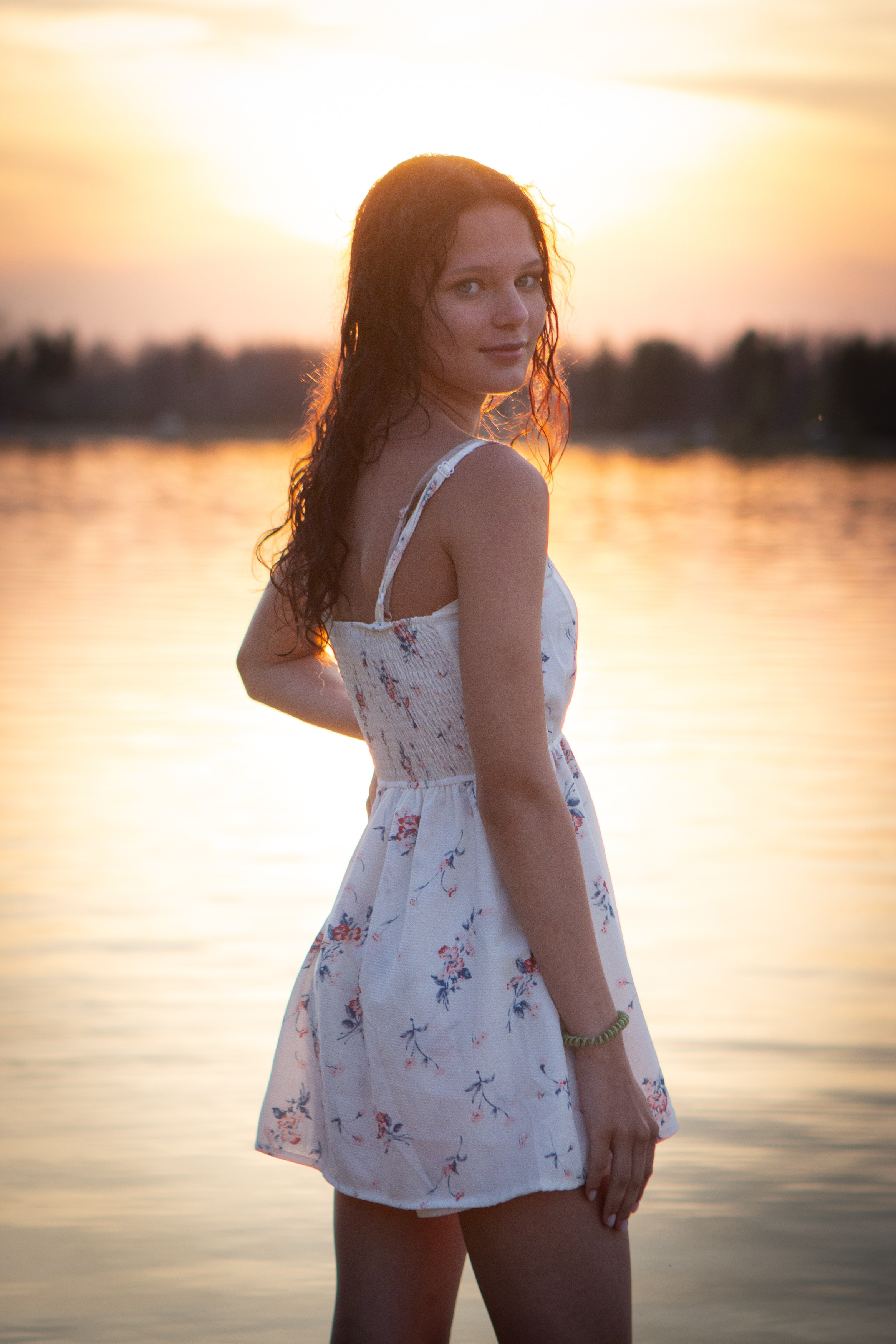 Вечер на водоеме. Фотограф Губкинского