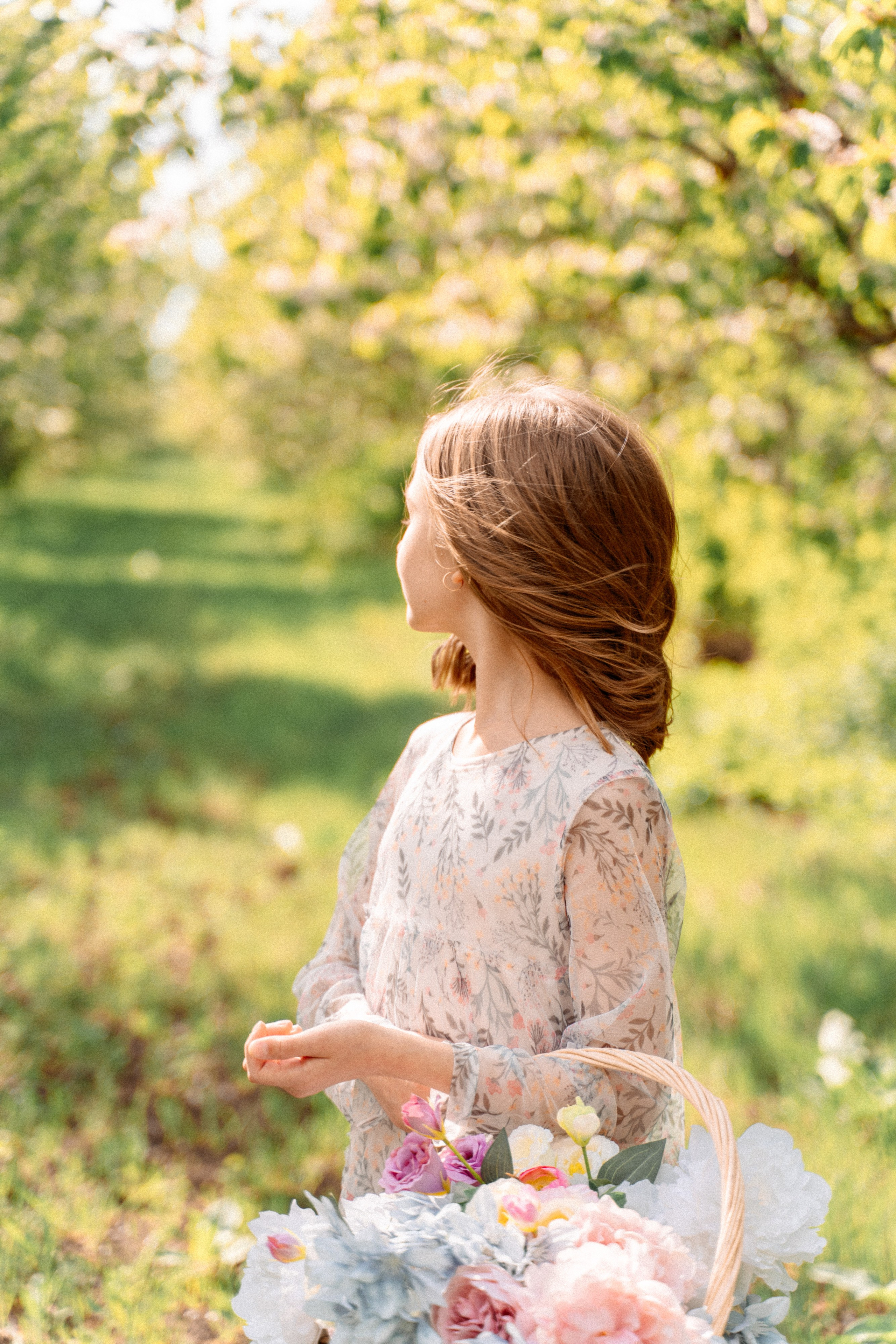 Сава и Ася в цветущем саду. Семейный фотограф Новочеркасск