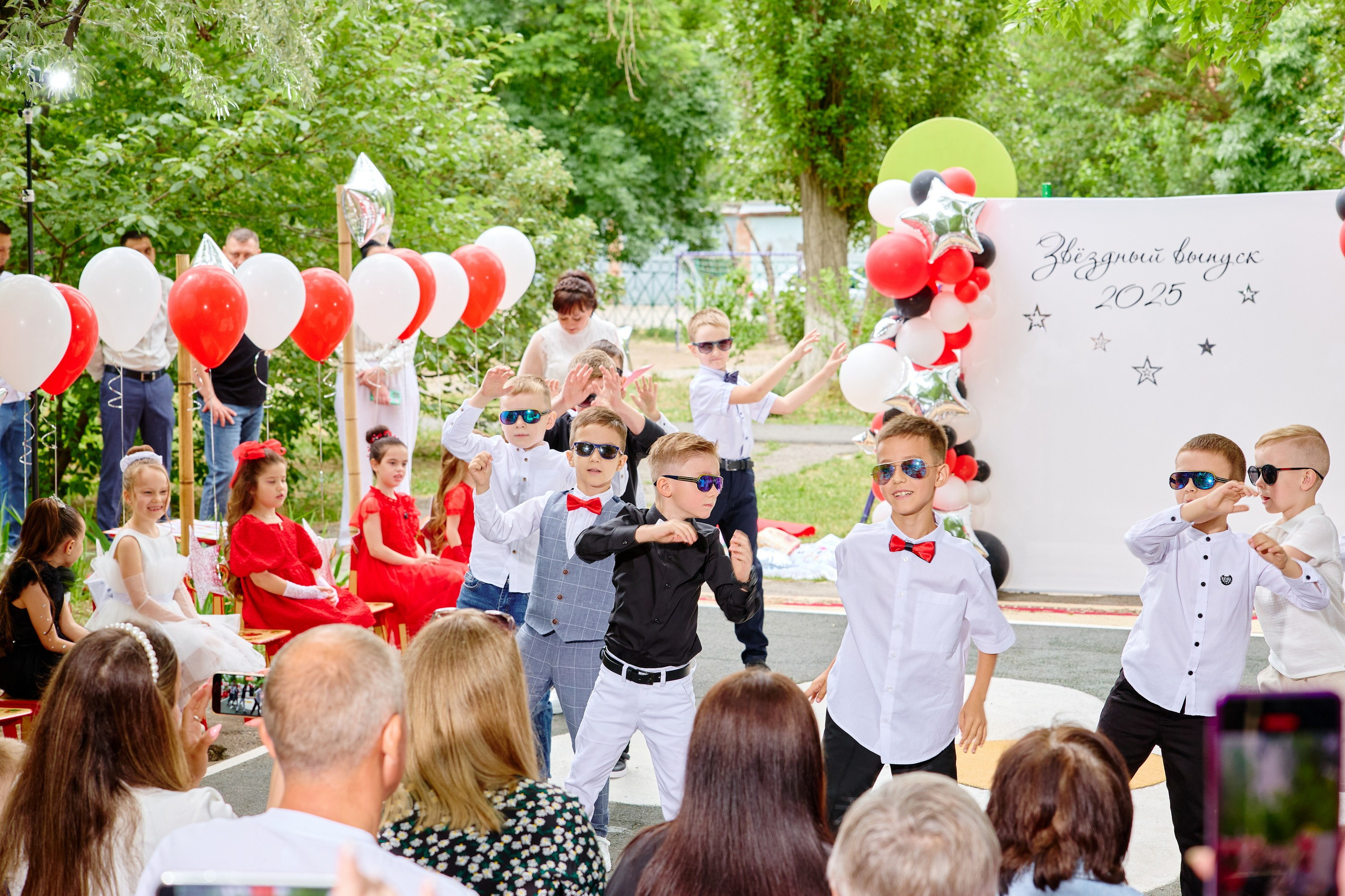 Выпускной 45 сад. Фотограф Выпускные альбомы Таганрог Сергей Коробченко