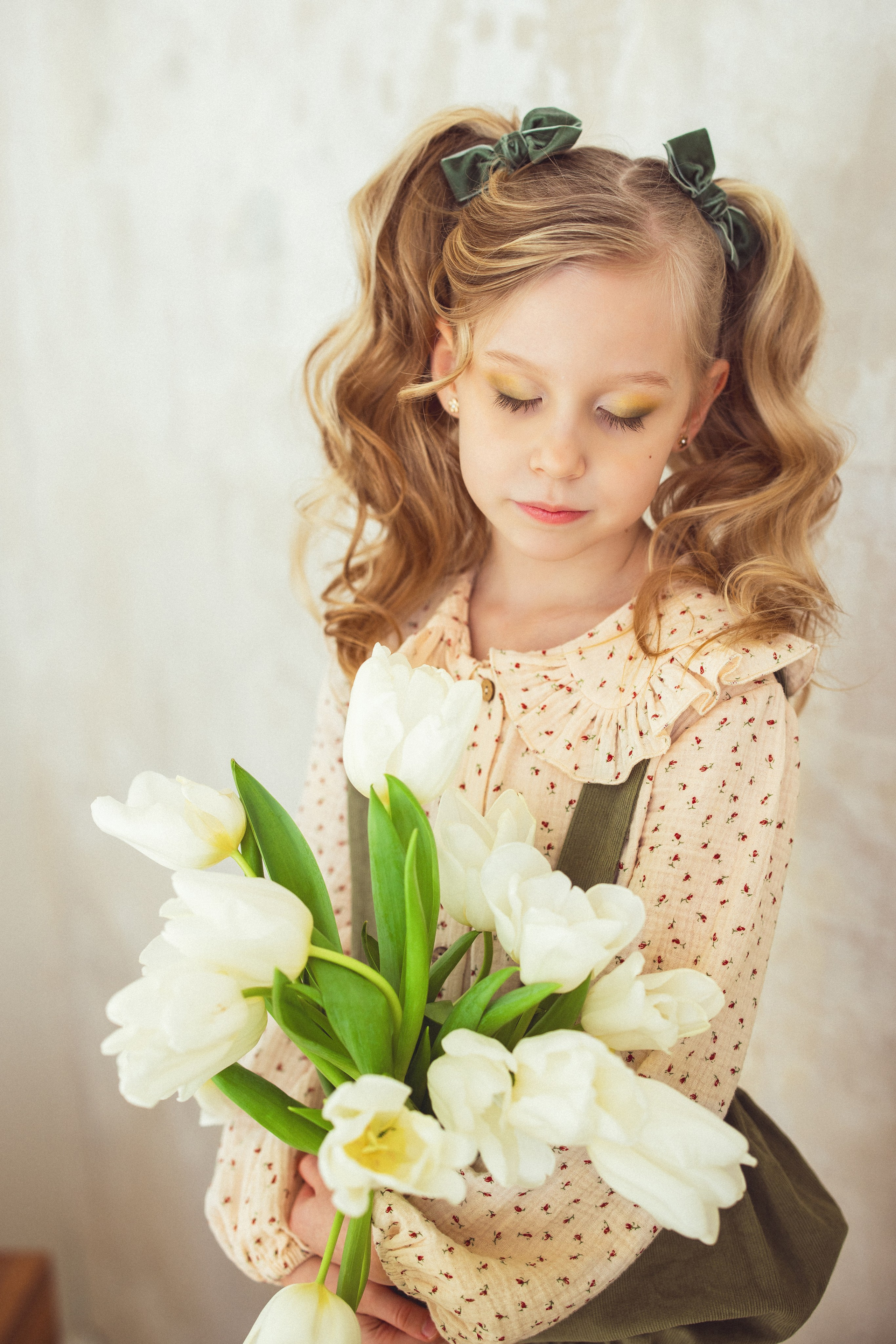 Фотосессия с белыми Тюльпанами, 2024 г. Семейный и детский фотограф в Краснодаре Анна Трашкова