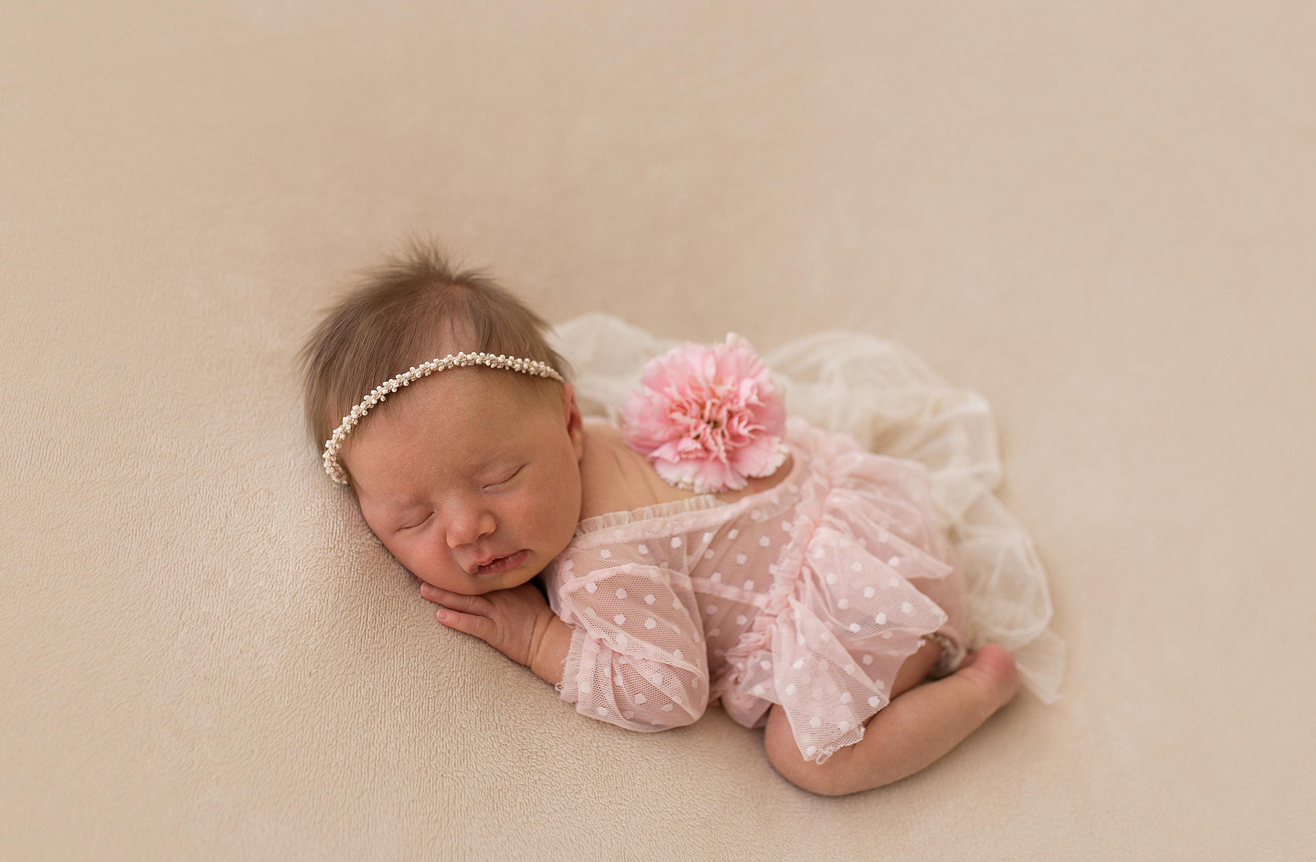 Фотосессия новорождённого. Фотограф новорождённых малышей и детский фотограф В Казани Лана Максим