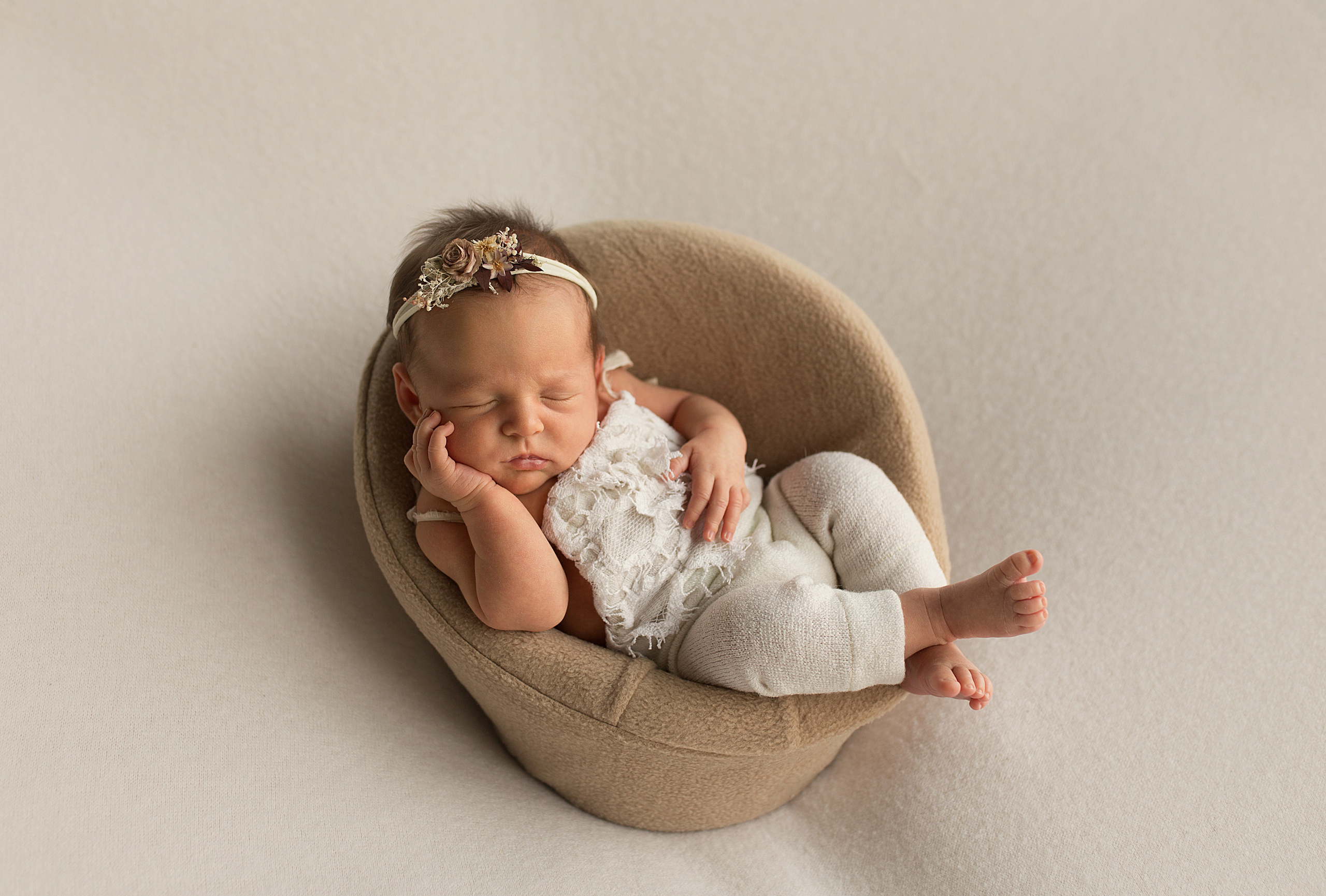 Фотосессия новорождённого. Фотограф новорождённых малышей и детский фотограф В Казани Лана Максим