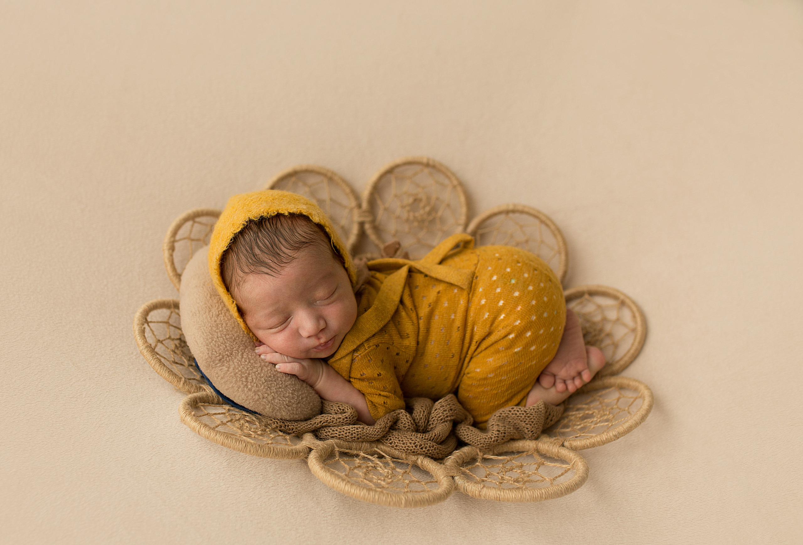 Фотосессия новорождённого. Фотограф новорождённых малышей и детский фотограф В Казани Лана Максим