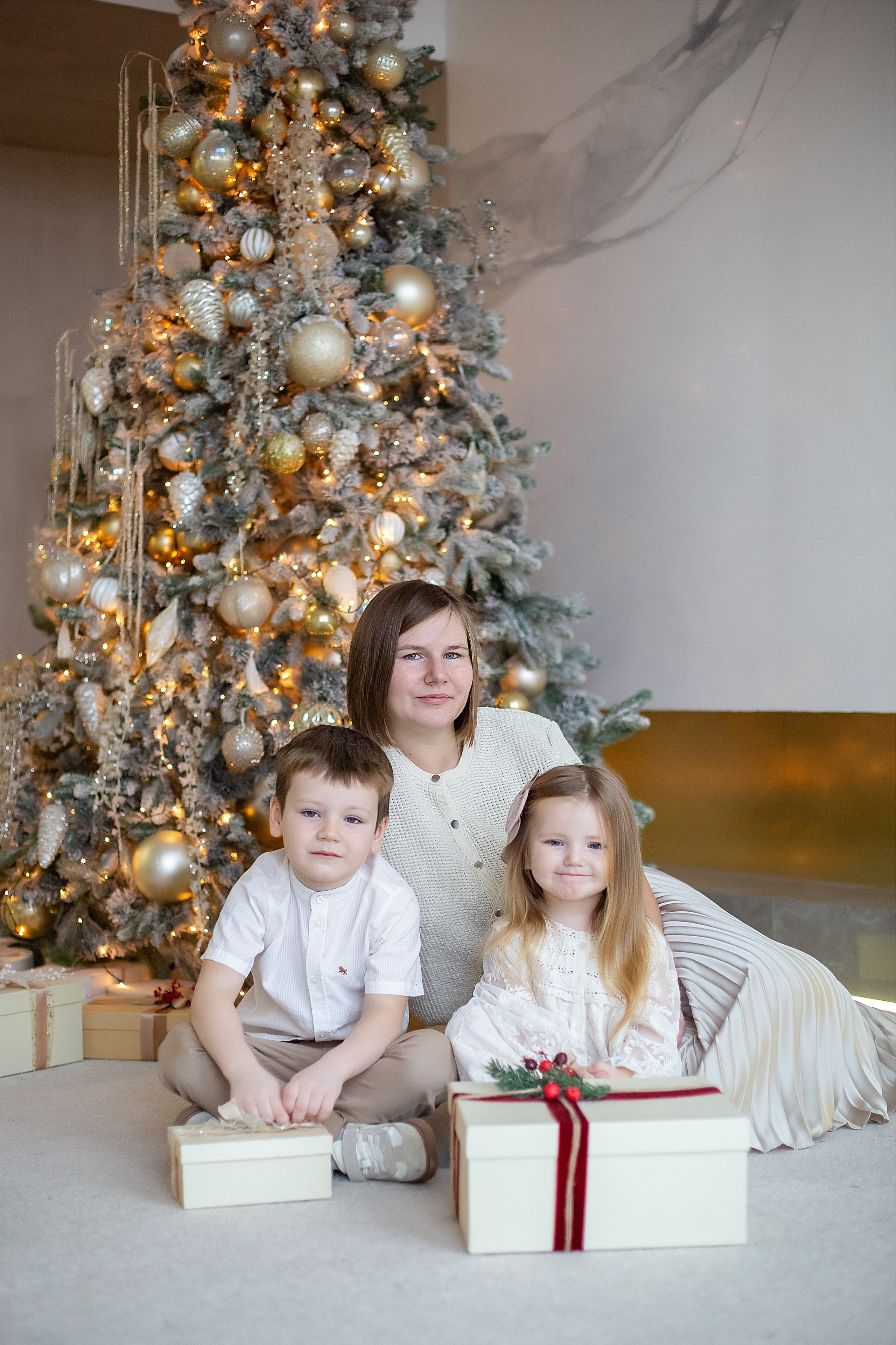 Ксения с детками. Фотограф Анастасия, СПб: живые семейные и женские фотосессии без позирования, наполненные эмоциями