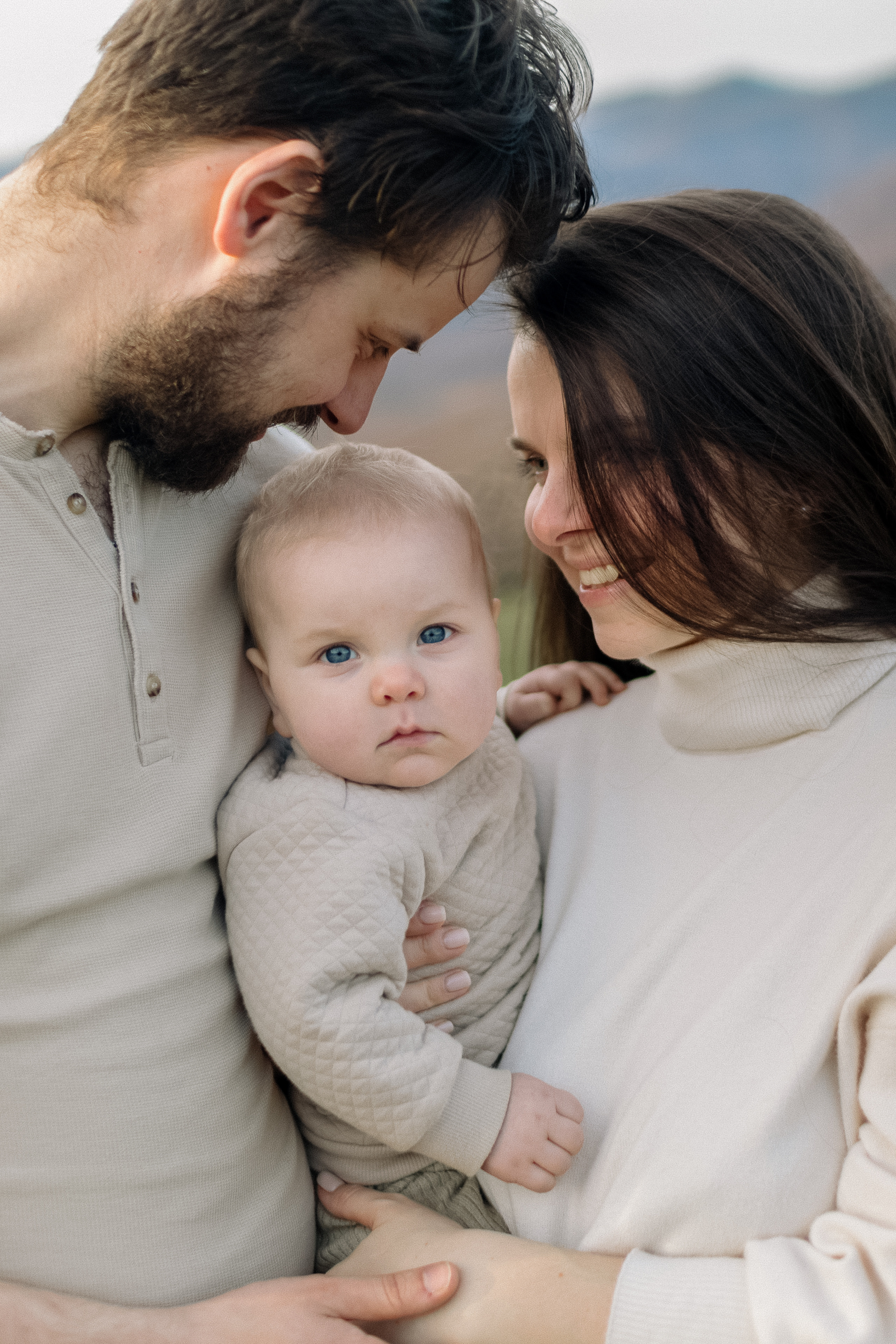 Family at sunset. Photographer Elizaveta Samokrutova