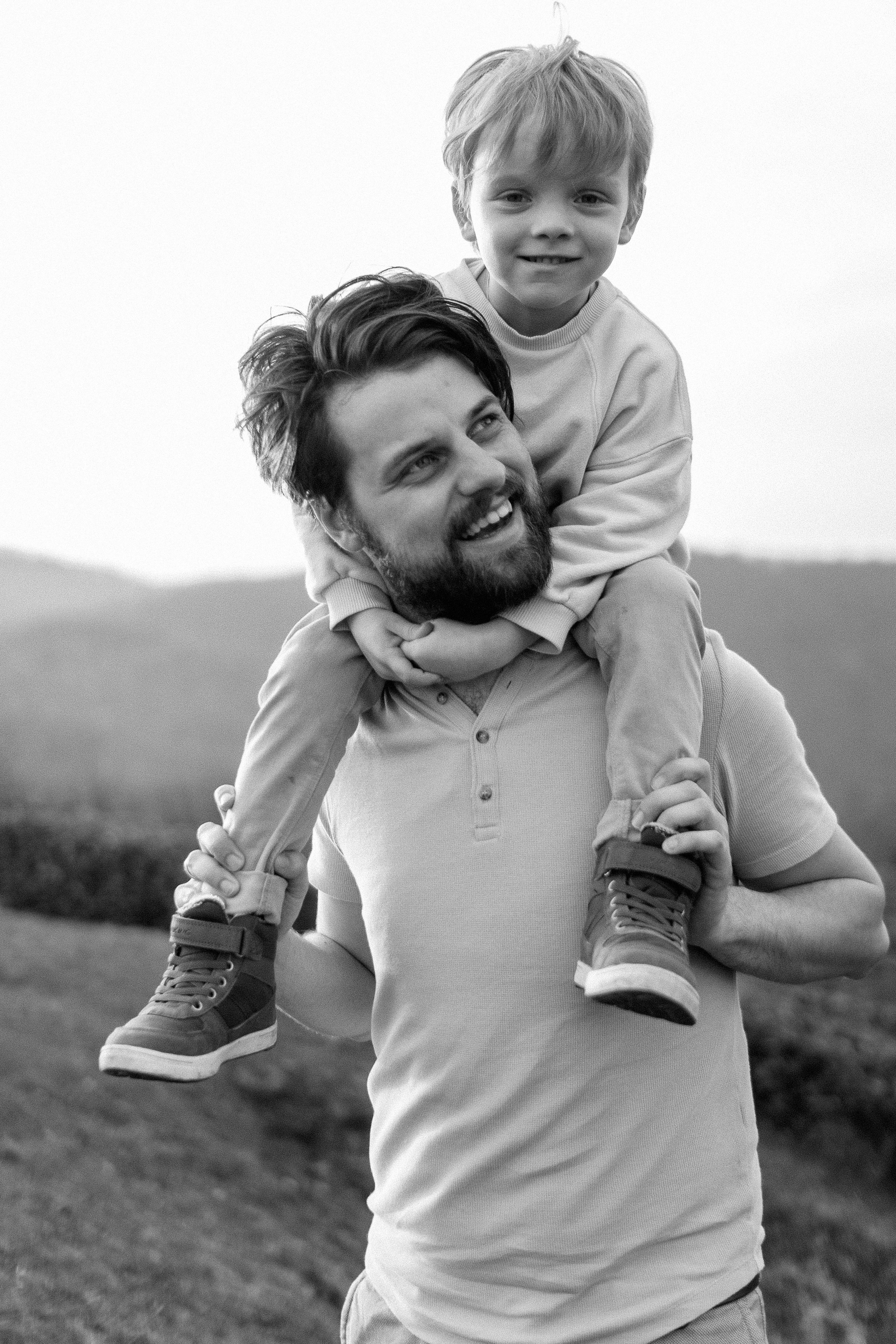 Family at sunset. Photographer Elizaveta Samokrutova