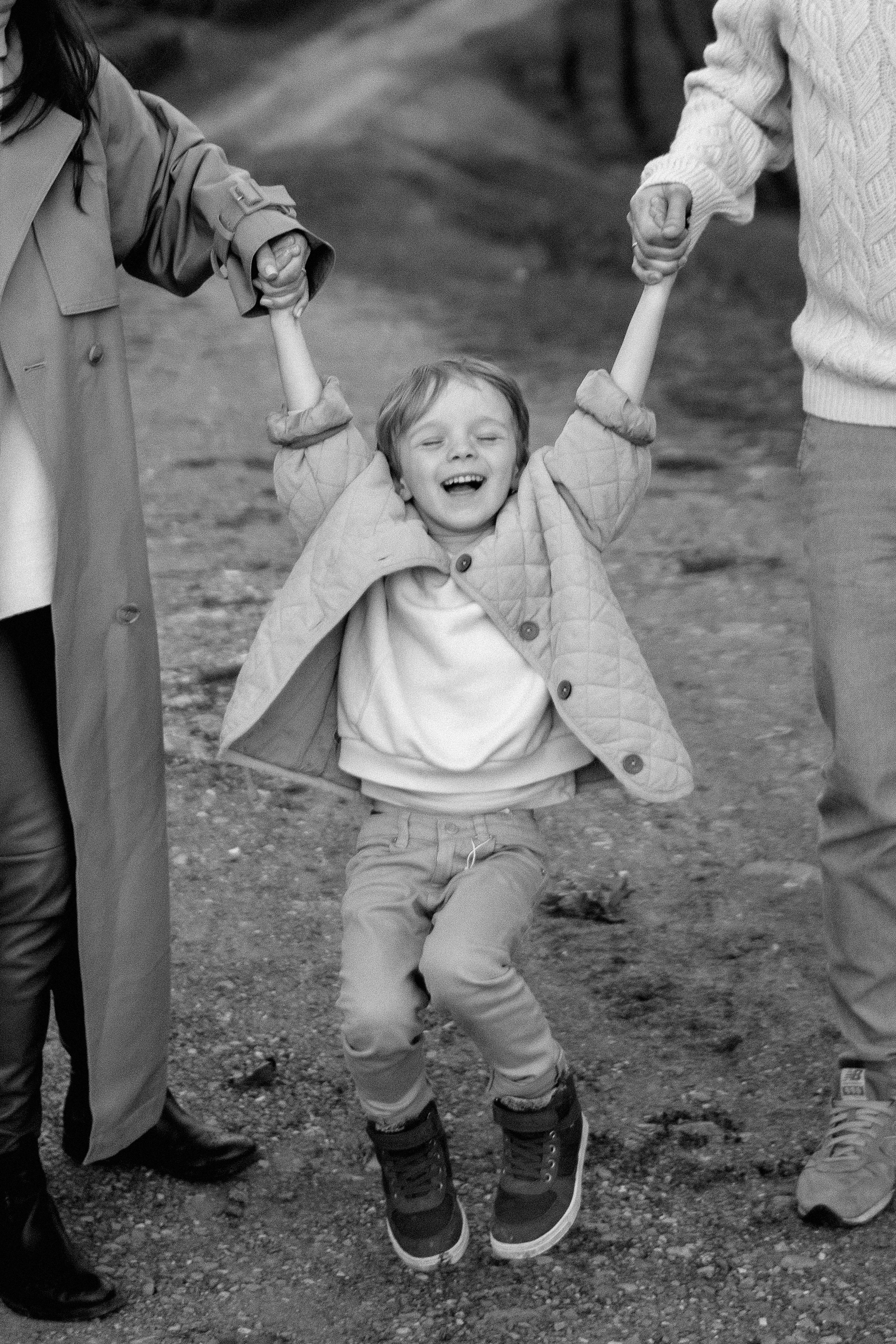 Family at sunset. Photographer Elizaveta Samokrutova