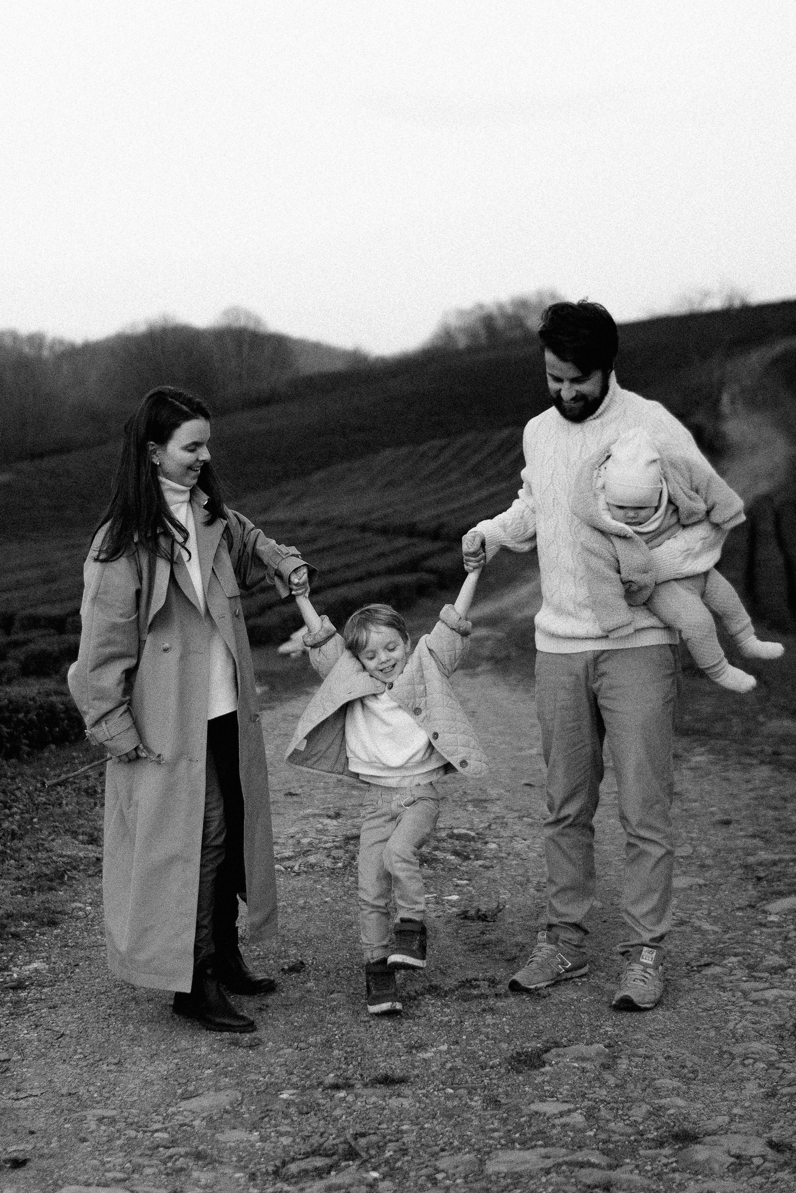Family at sunset. Photographer Elizaveta Samokrutova