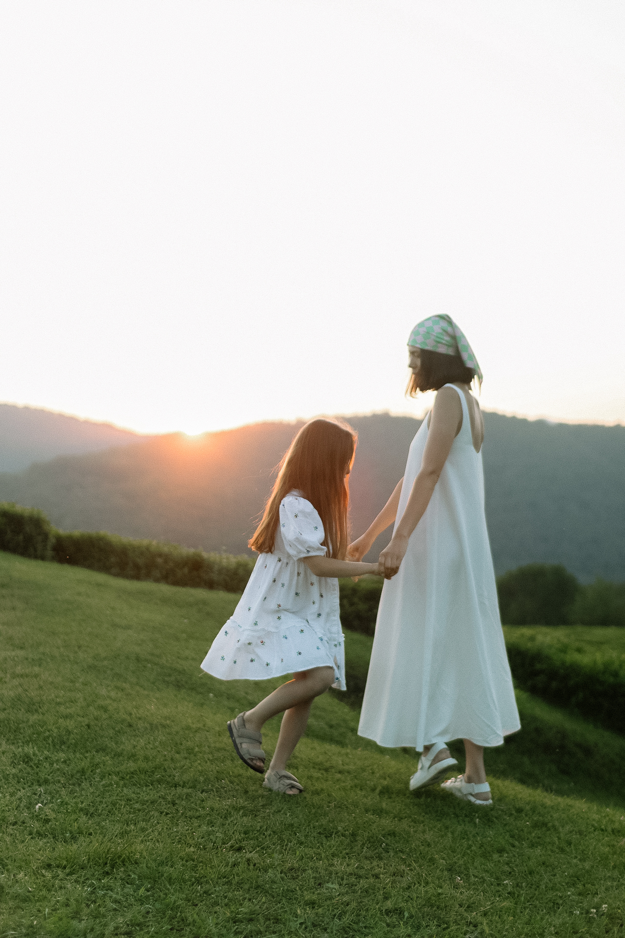 Albina & Amira. Photographer Elizaveta Samokrutova